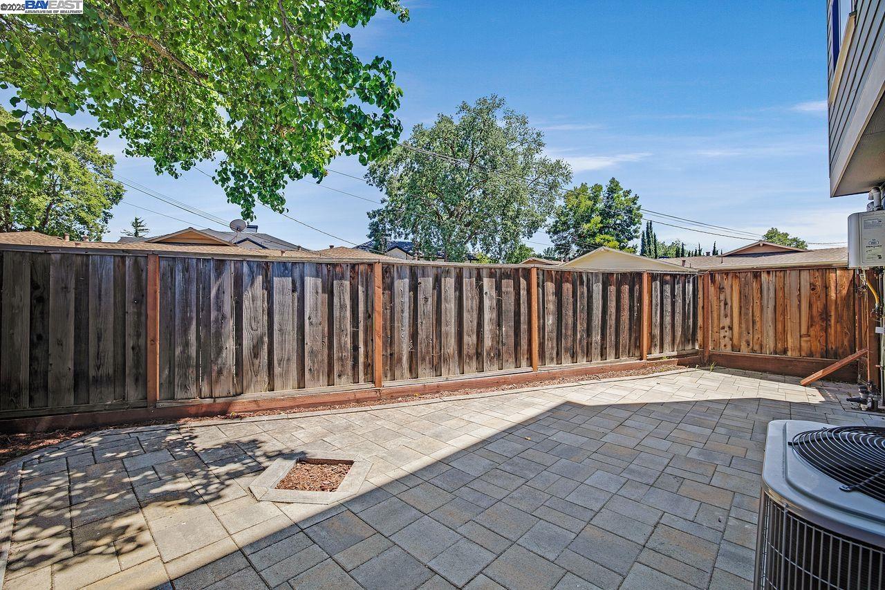 Detail Gallery Image 35 of 37 For 200 Valletta Ln, Pleasanton,  CA 94566 - 3 Beds | 2/2 Baths