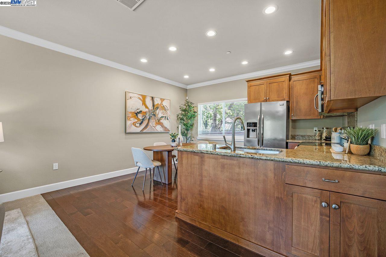 Detail Gallery Image 7 of 37 For 200 Valletta Ln, Pleasanton,  CA 94566 - 3 Beds | 2/2 Baths