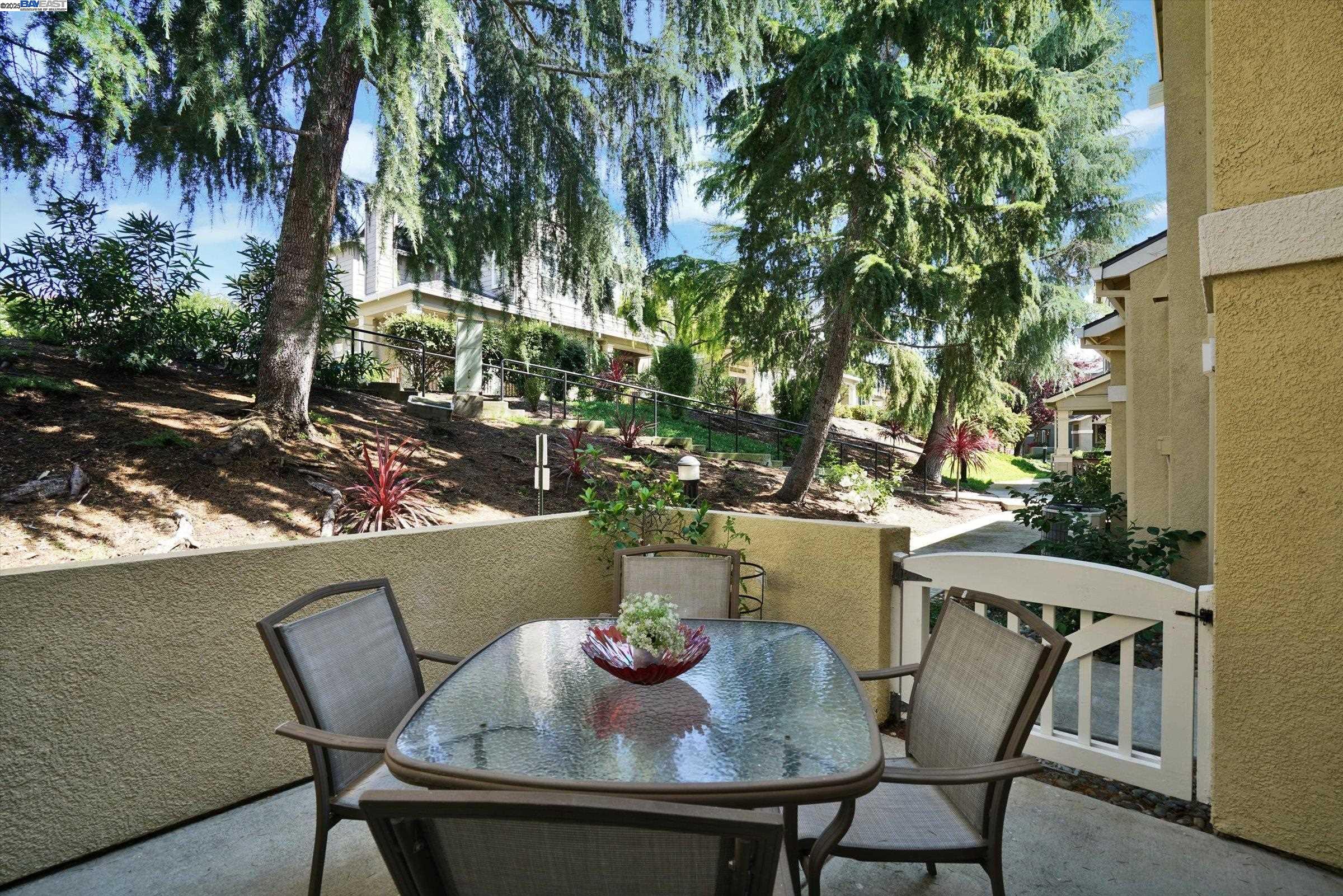 Detail Gallery Image 4 of 32 For 211 Wildrose Cmn #3,  Livermore,  CA 94551 - 2 Beds | 2/1 Baths