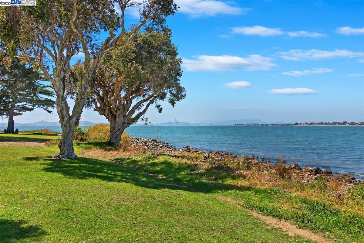 More Details about MLS # 41104957 : 802 HARBOR RD