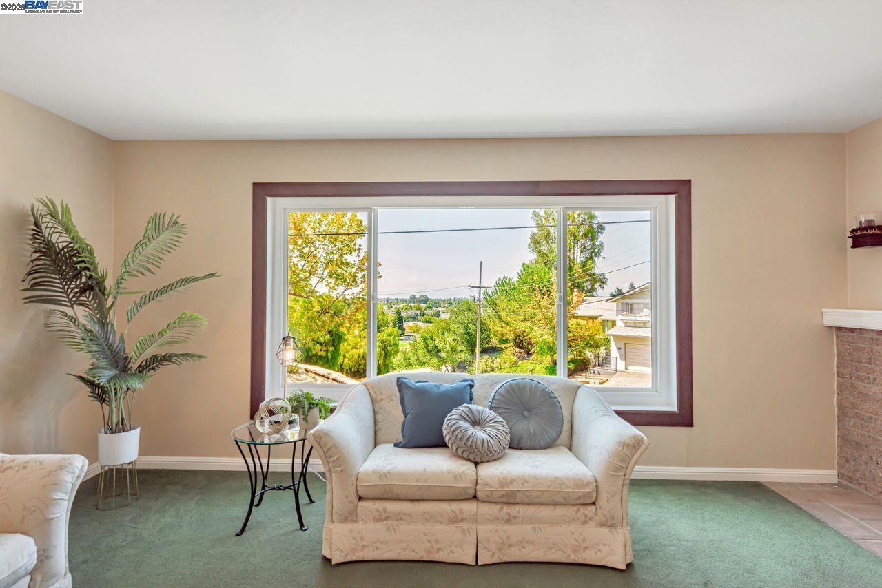 Detail Gallery Image 11 of 42 For 32072 Chicoine Ave, Hayward,  CA 94544 - 4 Beds | 3 Baths