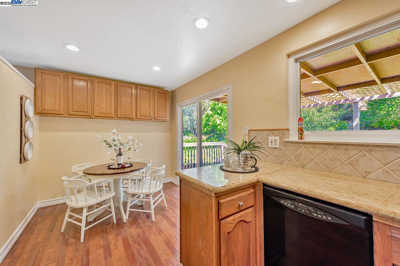 Detail Gallery Image 15 of 42 For 32072 Chicoine Ave, Hayward,  CA 94544 - 4 Beds | 3 Baths