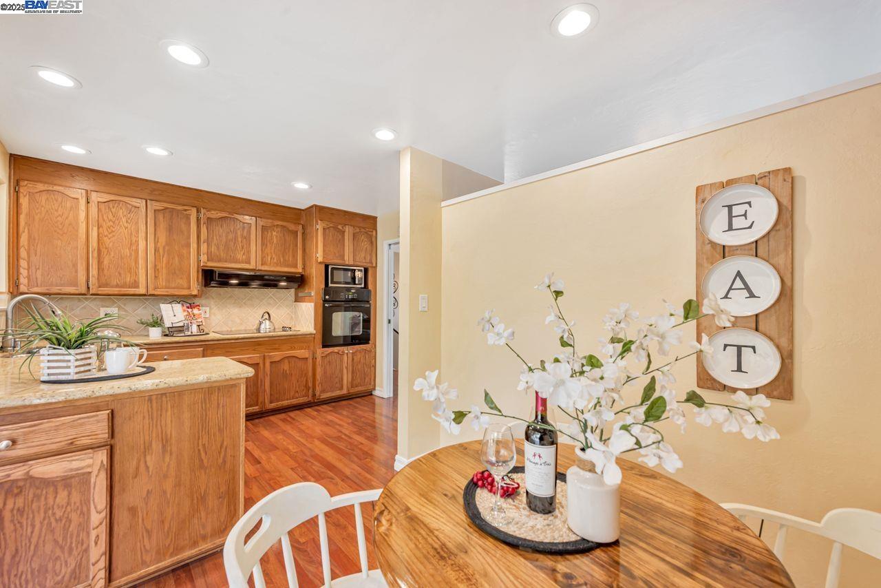 Detail Gallery Image 16 of 42 For 32072 Chicoine Ave, Hayward,  CA 94544 - 4 Beds | 3 Baths