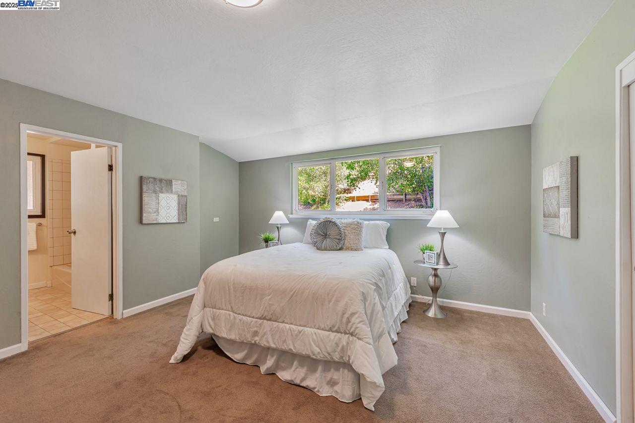 Detail Gallery Image 19 of 42 For 32072 Chicoine Ave, Hayward,  CA 94544 - 4 Beds | 3 Baths