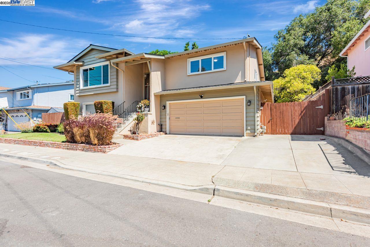 Detail Gallery Image 3 of 42 For 32072 Chicoine Ave, Hayward,  CA 94544 - 4 Beds | 3 Baths