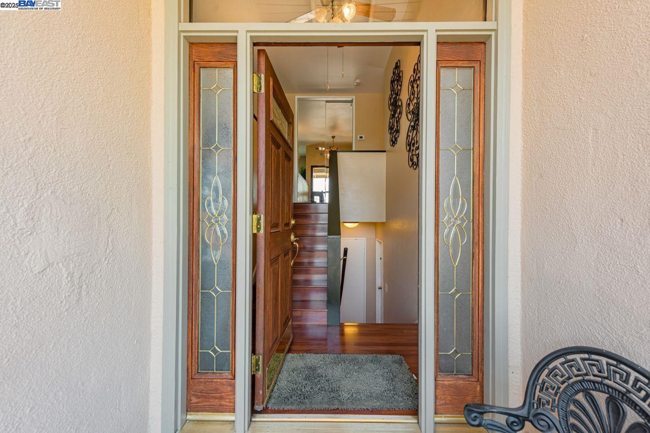 Detail Gallery Image 5 of 42 For 32072 Chicoine Ave, Hayward,  CA 94544 - 4 Beds | 3 Baths