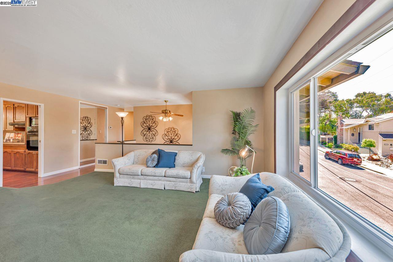 Detail Gallery Image 7 of 42 For 32072 Chicoine Ave, Hayward,  CA 94544 - 4 Beds | 3 Baths
