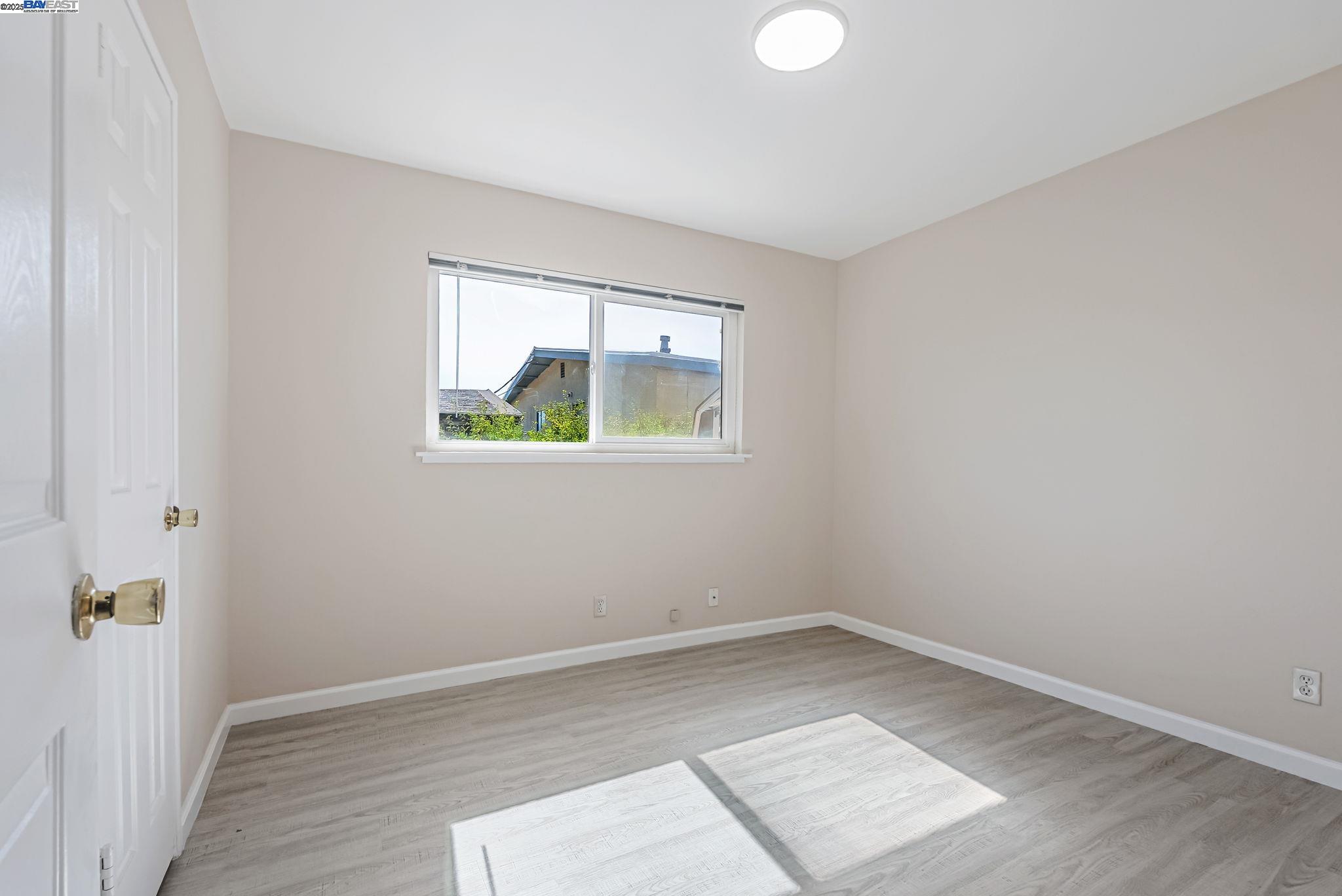 Detail Gallery Image 12 of 23 For 1180 Saranap Ave #105,  Walnut Creek,  CA 94595 - 1 Beds | 1 Baths
