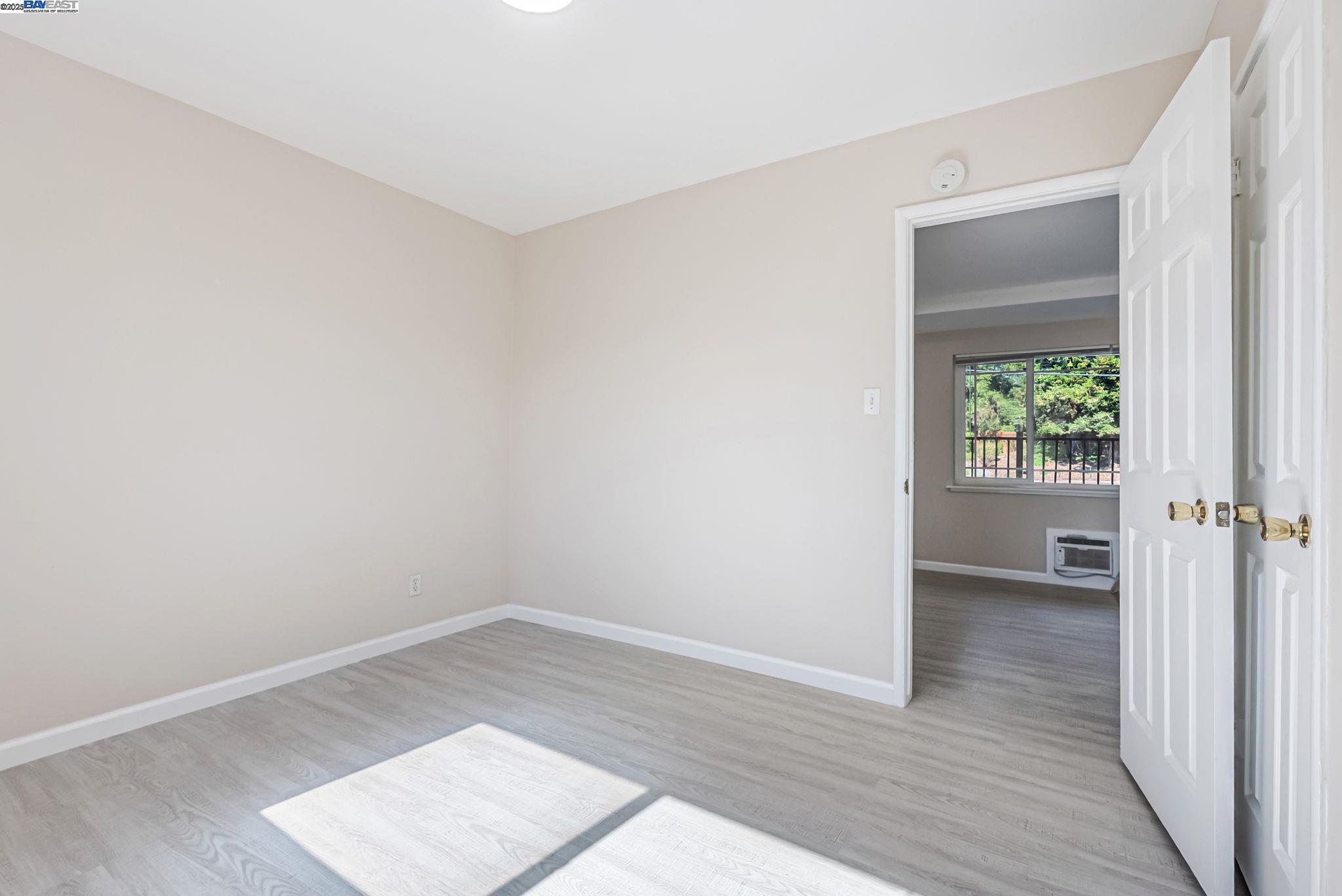 Detail Gallery Image 15 of 23 For 1180 Saranap Ave #105,  Walnut Creek,  CA 94595 - 1 Beds | 1 Baths