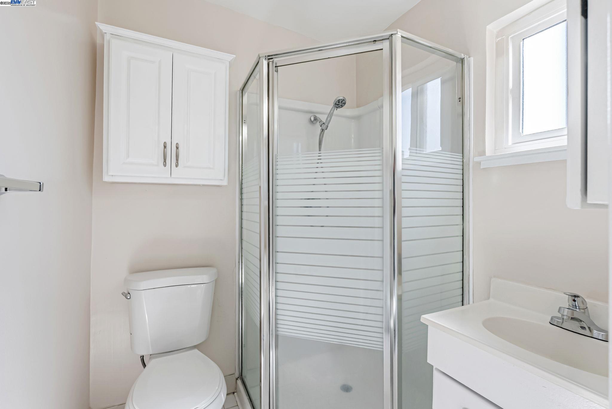 Detail Gallery Image 17 of 23 For 1180 Saranap Ave #105,  Walnut Creek,  CA 94595 - 1 Beds | 1 Baths