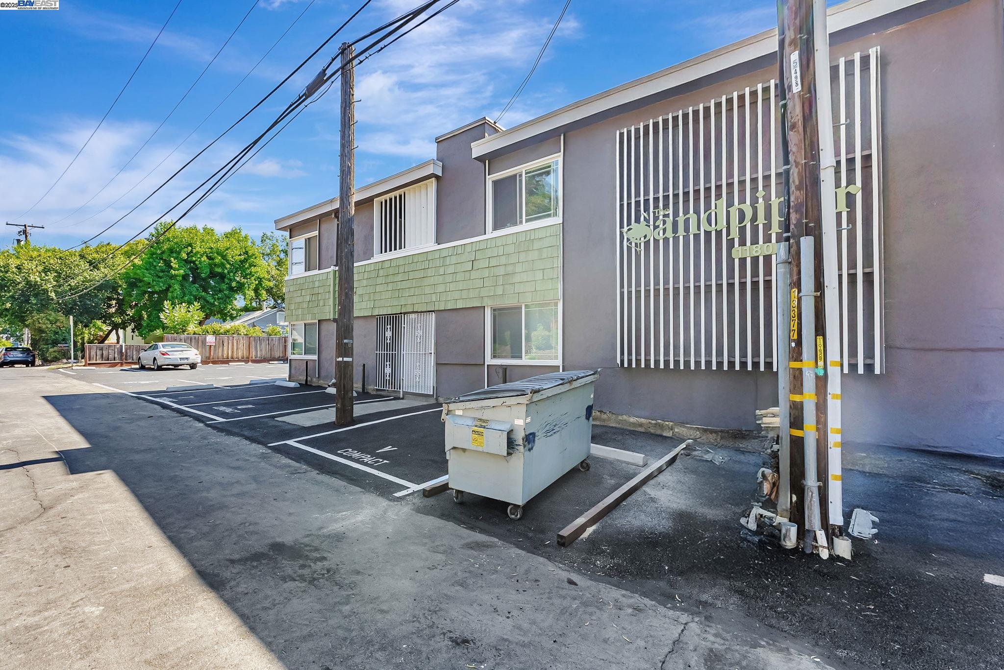 Detail Gallery Image 20 of 23 For 1180 Saranap Ave #105,  Walnut Creek,  CA 94595 - 1 Beds | 1 Baths