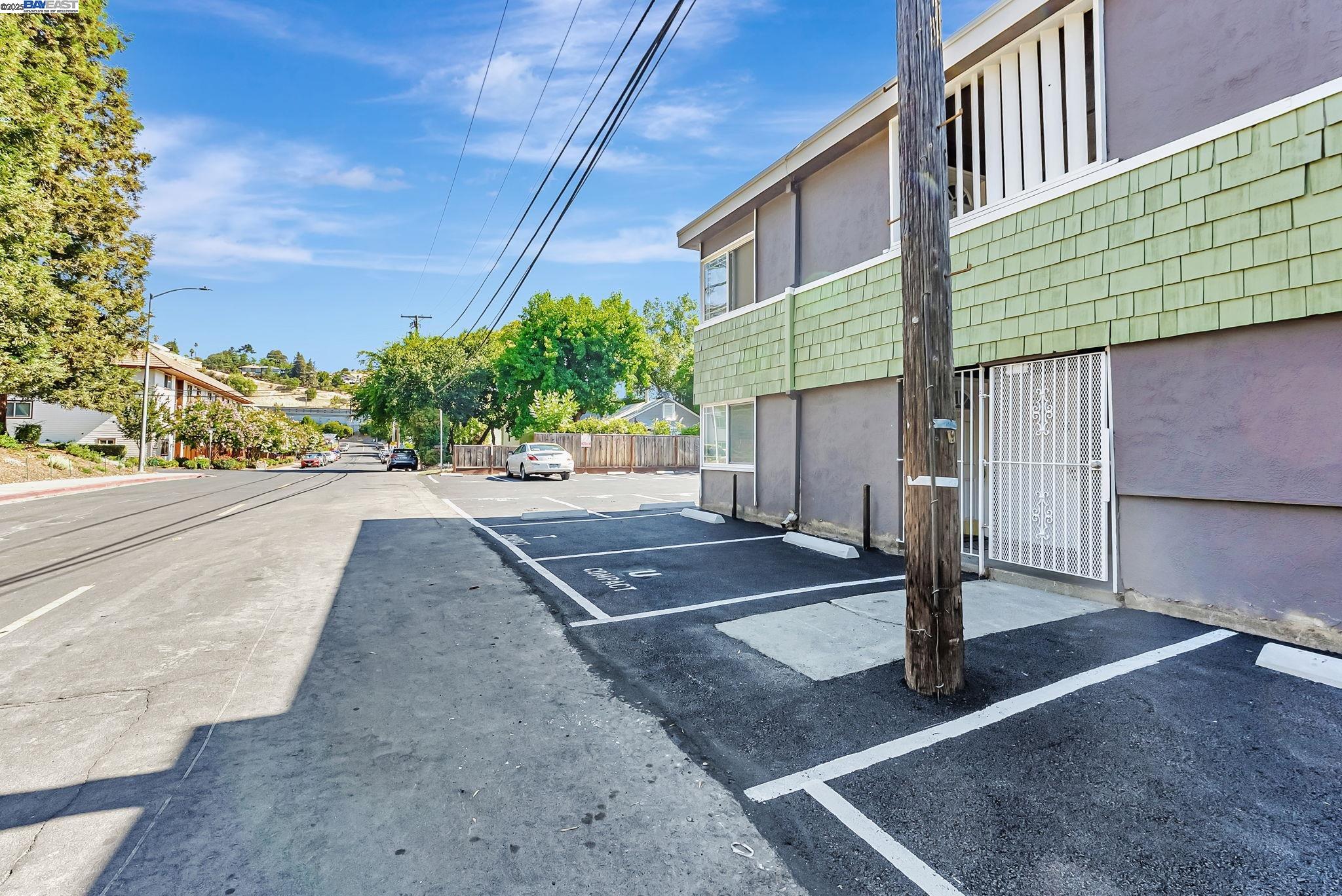 Detail Gallery Image 21 of 23 For 1180 Saranap Ave #105,  Walnut Creek,  CA 94595 - 1 Beds | 1 Baths