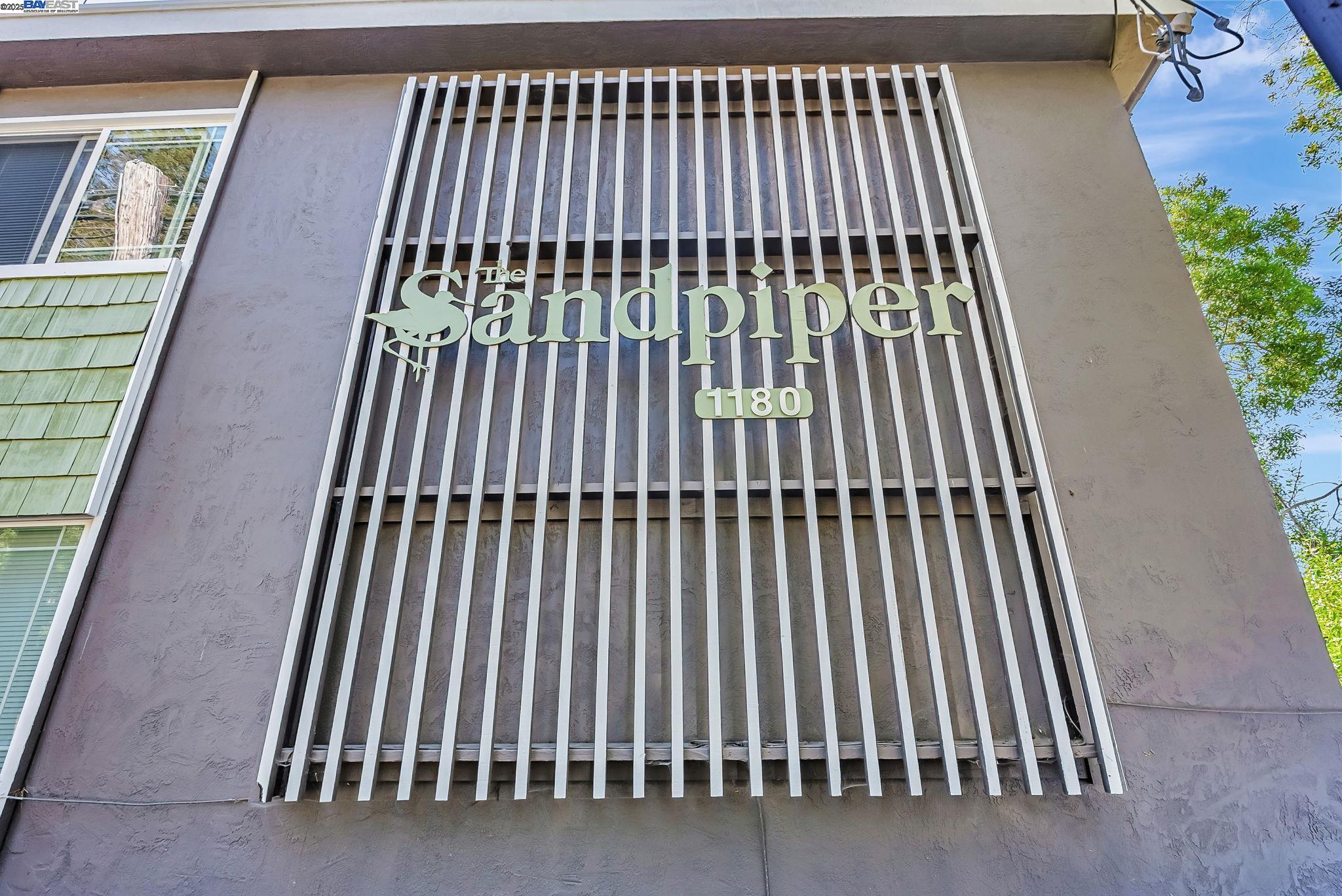 Detail Gallery Image 22 of 23 For 1180 Saranap Ave #105,  Walnut Creek,  CA 94595 - 1 Beds | 1 Baths
