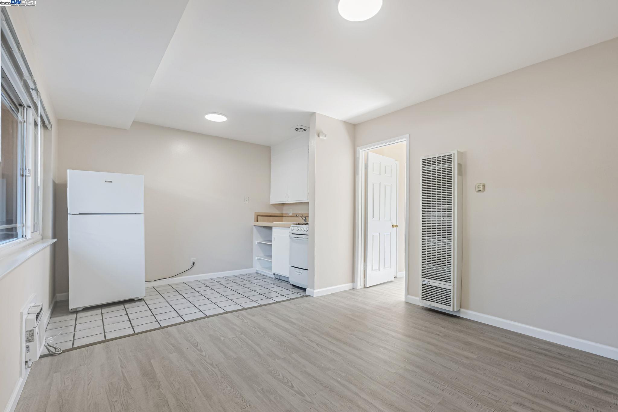 Detail Gallery Image 7 of 23 For 1180 Saranap Ave #105,  Walnut Creek,  CA 94595 - 1 Beds | 1 Baths