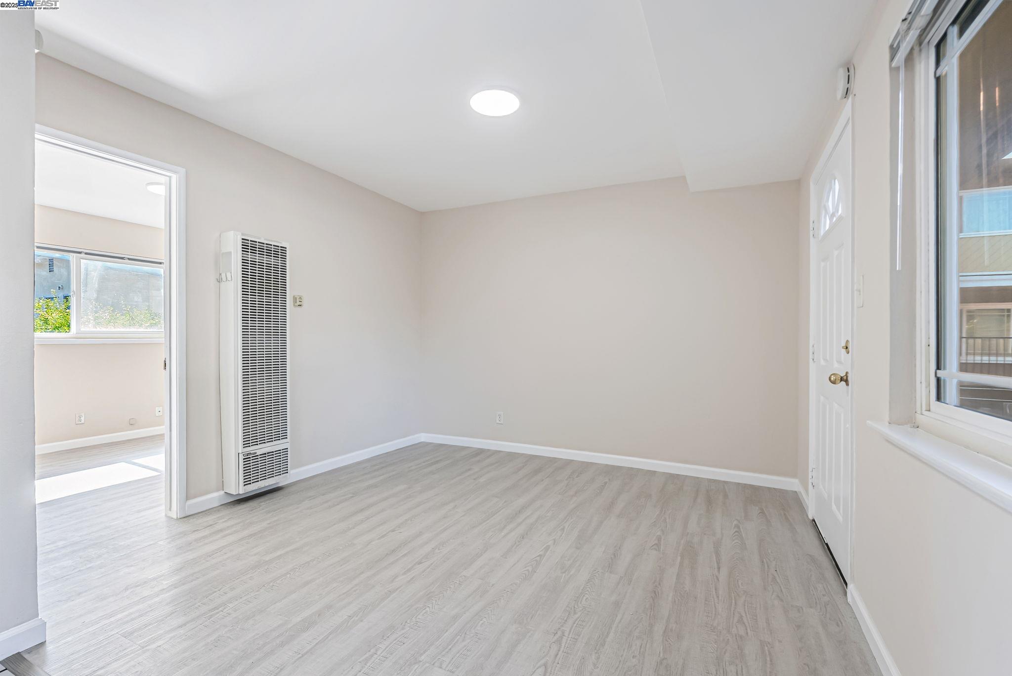 Detail Gallery Image 8 of 23 For 1180 Saranap Ave #105,  Walnut Creek,  CA 94595 - 1 Beds | 1 Baths