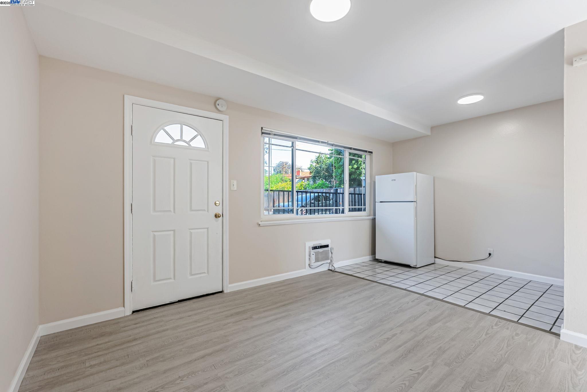 Detail Gallery Image 9 of 23 For 1180 Saranap Ave #105,  Walnut Creek,  CA 94595 - 1 Beds | 1 Baths