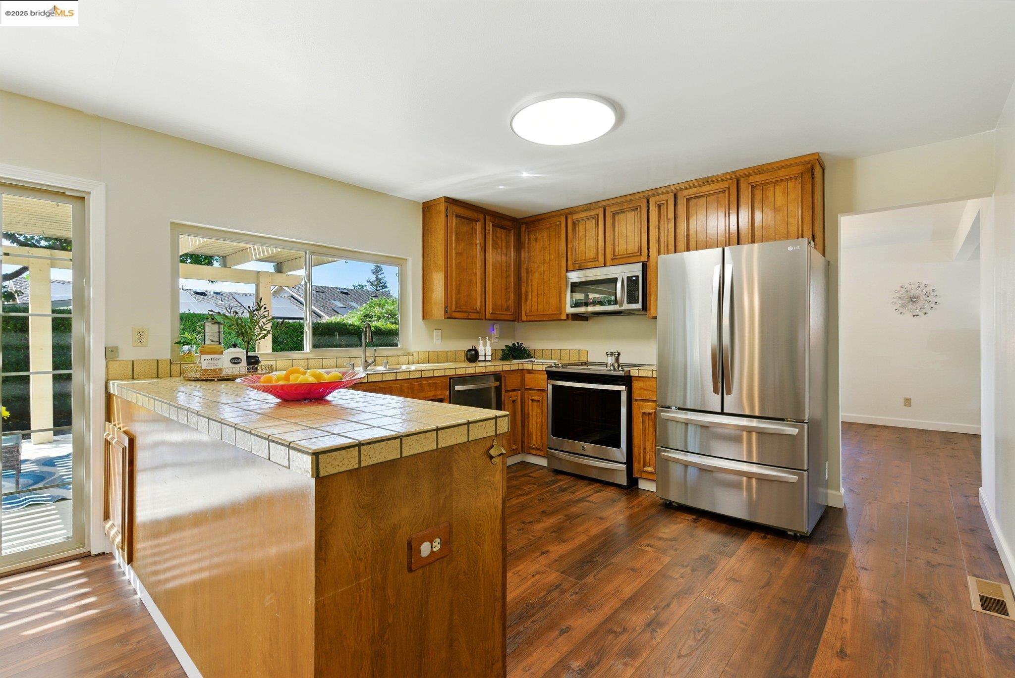 Detail Gallery Image 11 of 57 For 640 Mt Duncan, Clayton,  CA 94517 - 4 Beds | 3 Baths