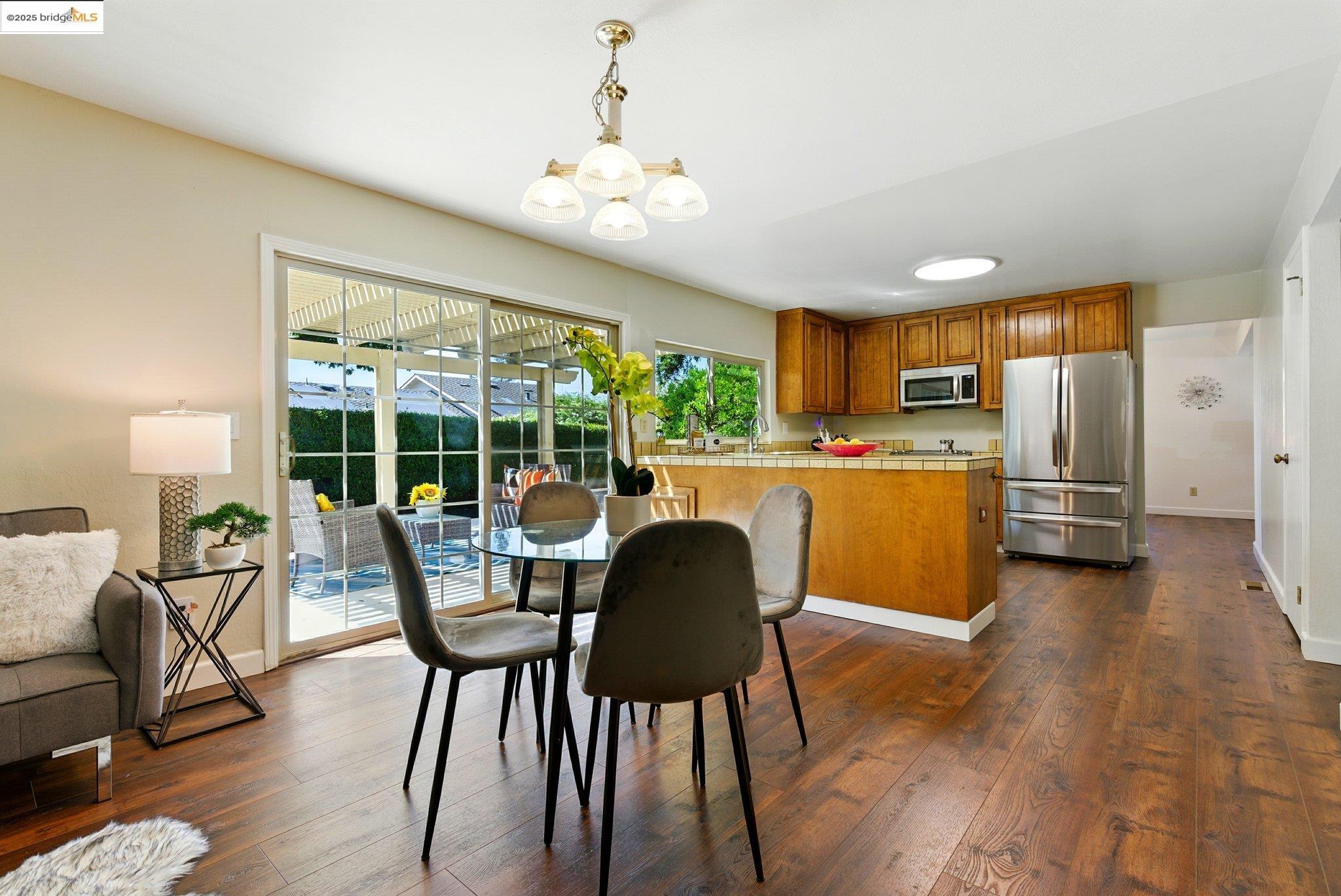 Detail Gallery Image 12 of 57 For 640 Mt Duncan, Clayton,  CA 94517 - 4 Beds | 3 Baths