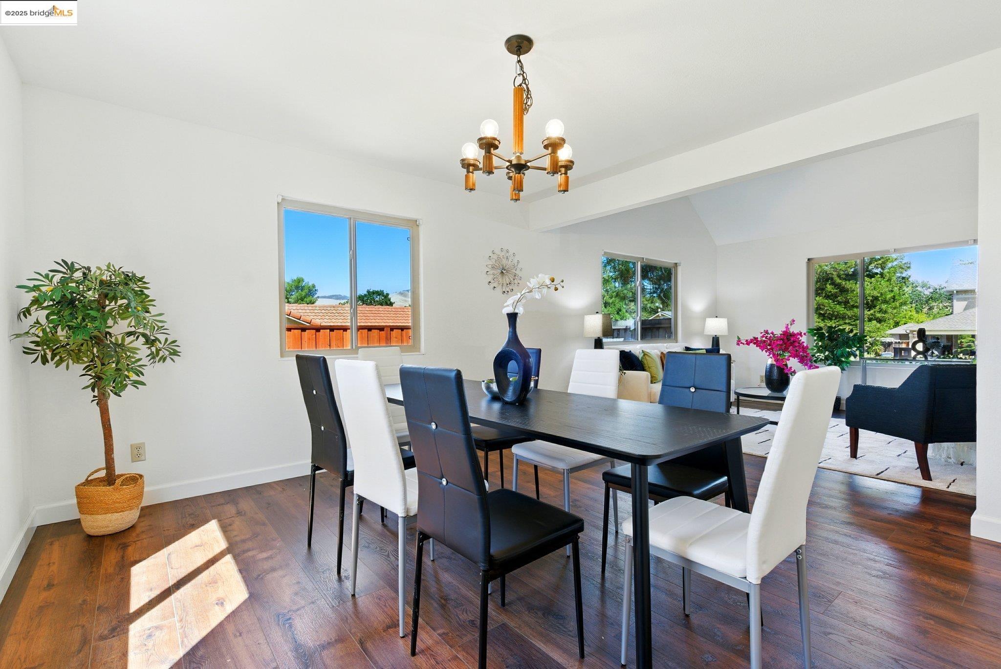 Detail Gallery Image 8 of 57 For 640 Mt Duncan, Clayton,  CA 94517 - 4 Beds | 3 Baths