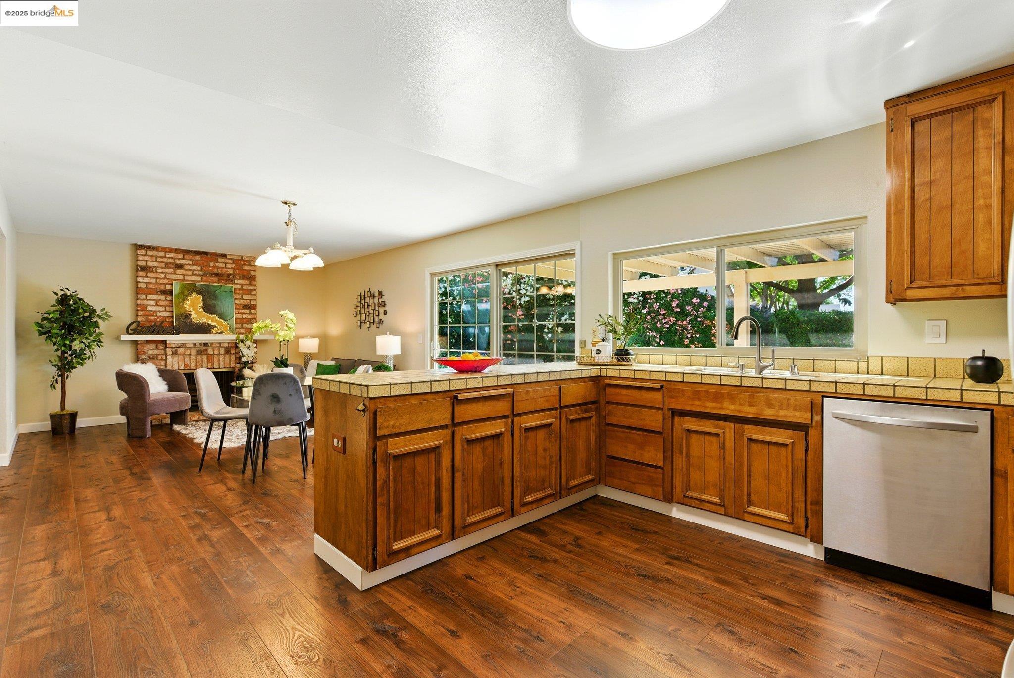 Detail Gallery Image 10 of 57 For 640 Mt Duncan, Clayton,  CA 94517 - 4 Beds | 3 Baths