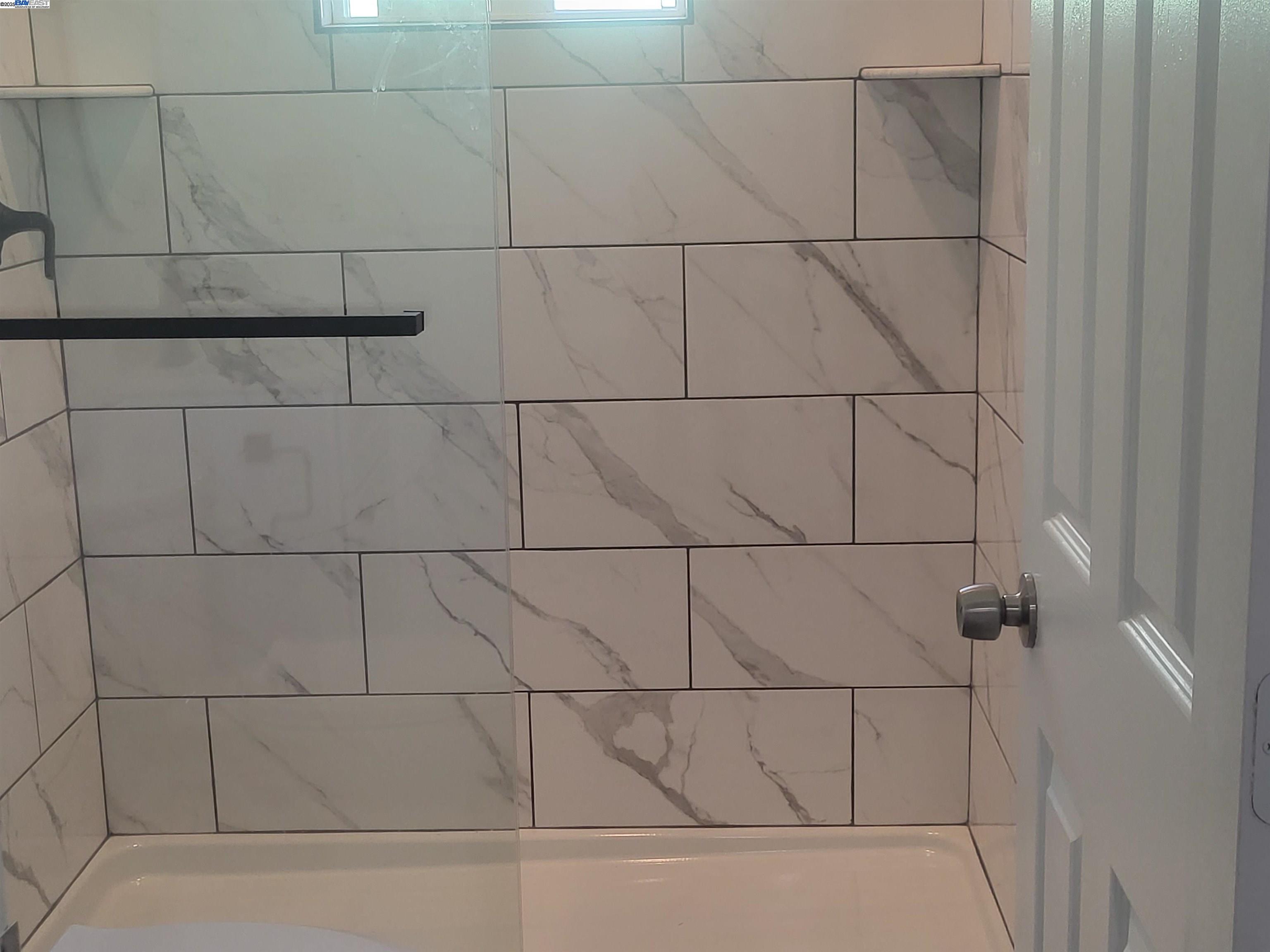 Detail Gallery Image 9 of 19 For 1018 69th Ave, Oakland,  CA 94621 - 3 Beds | 1 Baths
