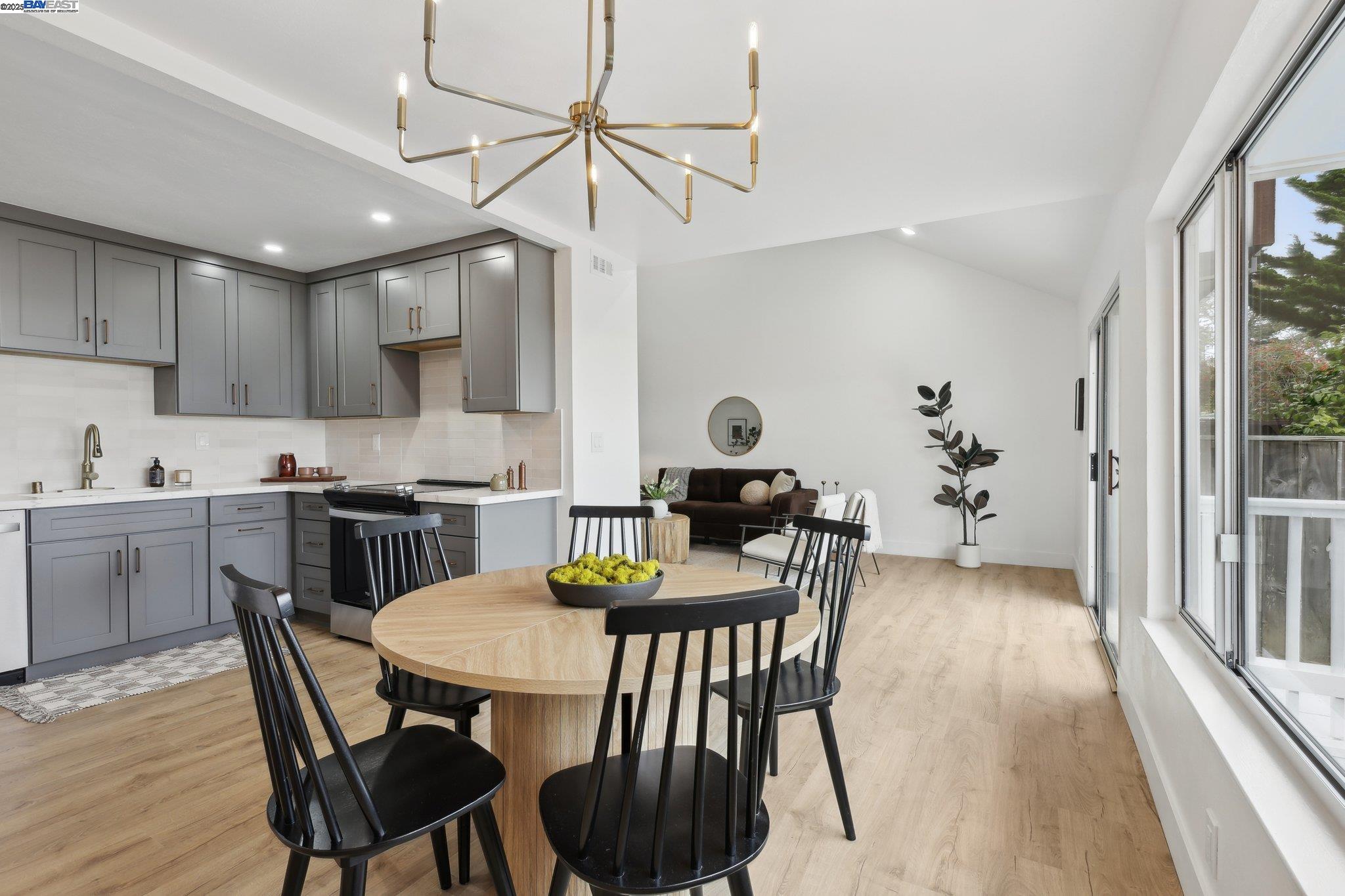 Detail Gallery Image 7 of 35 For 3918 Crofton Way, South San Francisco,  CA 94080 - 4 Beds | 2/1 Baths
