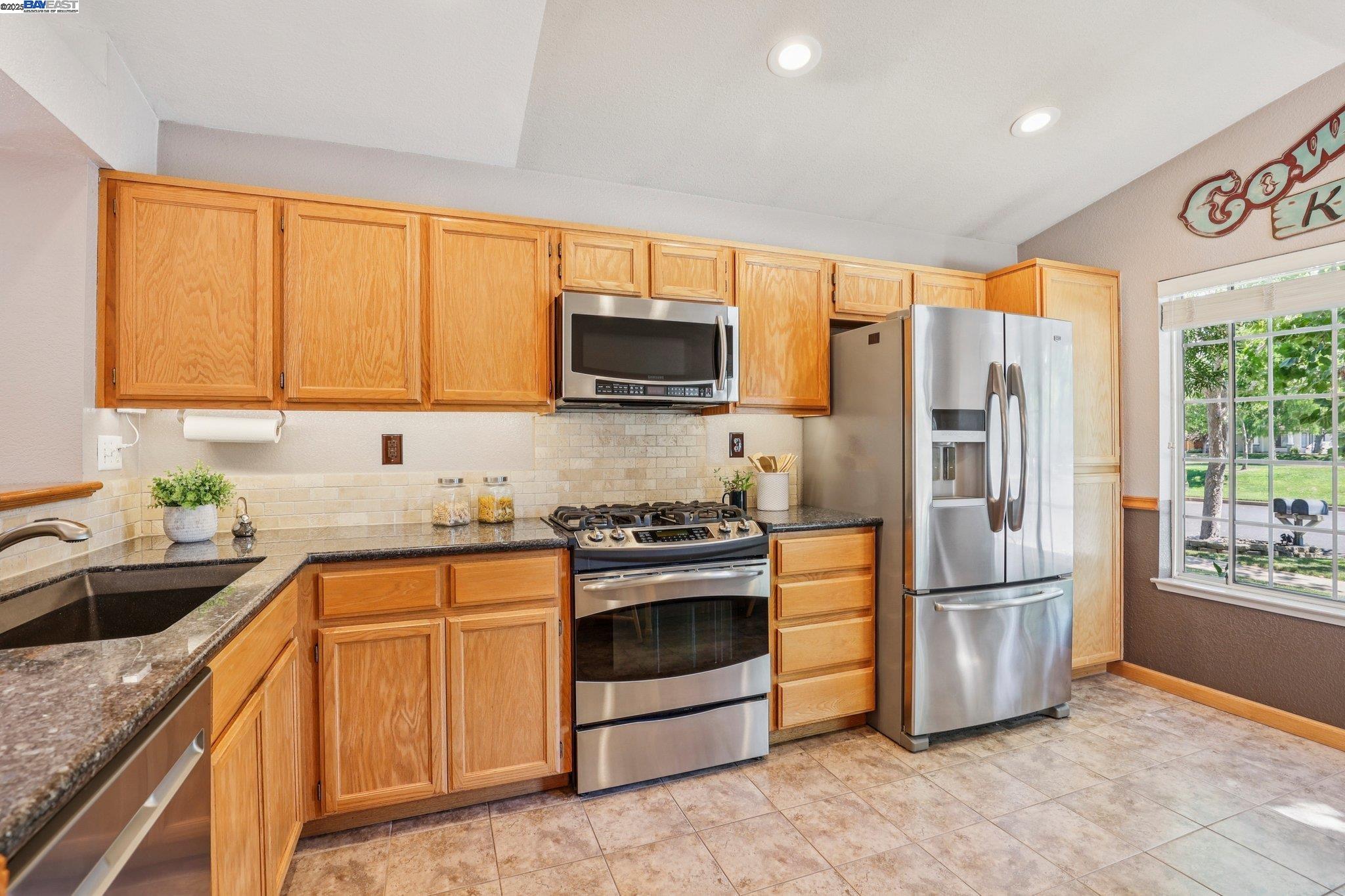 Detail Gallery Image 12 of 43 For 1256 Village Green Dr, Livermore,  CA 94551 - 3 Beds | 2 Baths