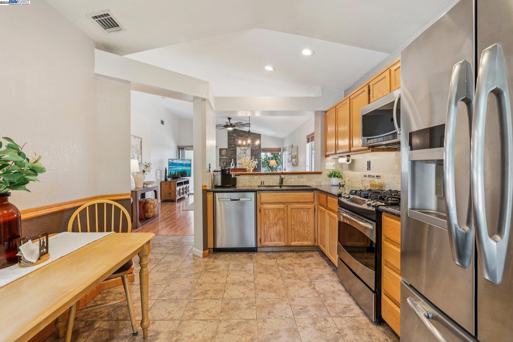 Detail Gallery Image 15 of 43 For 1256 Village Green Dr, Livermore,  CA 94551 - 3 Beds | 2 Baths