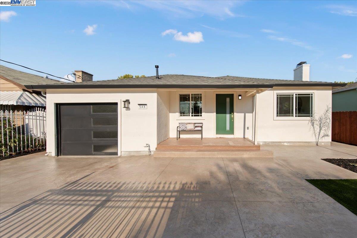 Detail Gallery Image 1 of 25 For 548 Capistrano Dr, Oakland,  CA 94603 - 3 Beds | 2 Baths