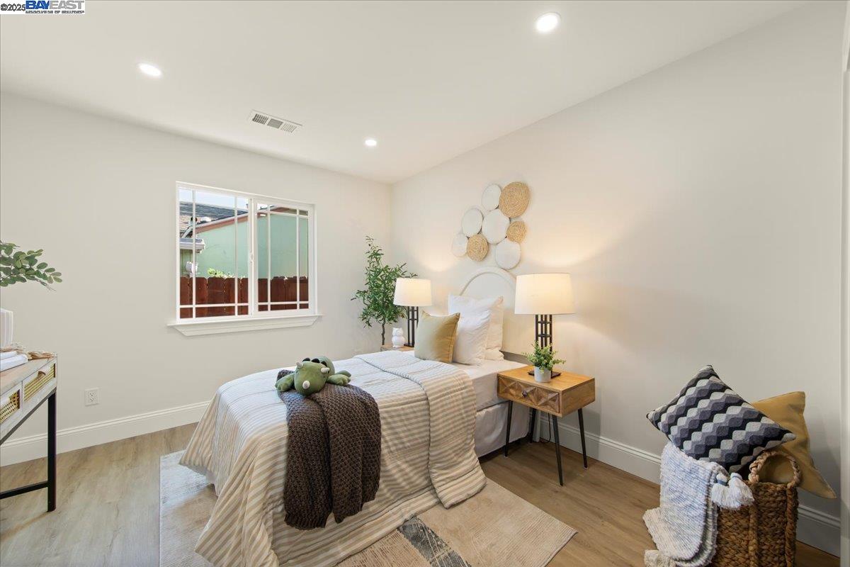 Detail Gallery Image 19 of 25 For 548 Capistrano Dr, Oakland,  CA 94603 - 3 Beds | 2 Baths