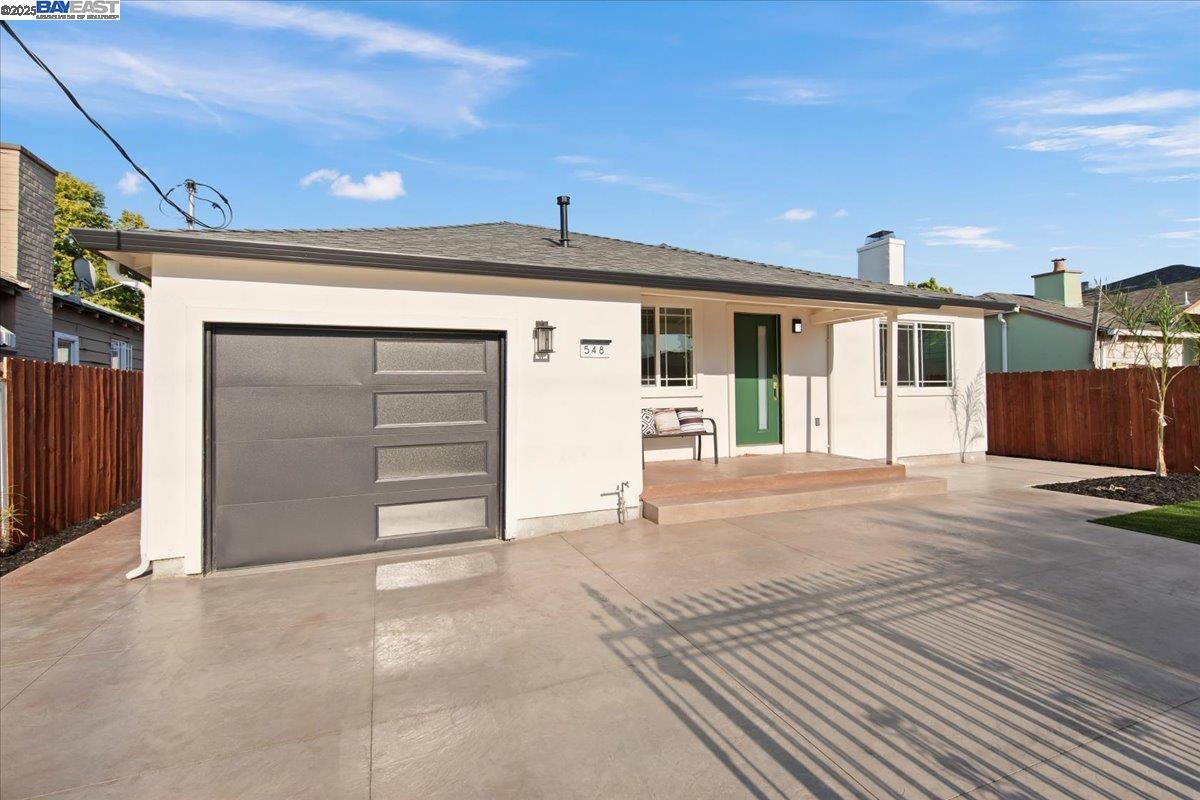 Detail Gallery Image 3 of 25 For 548 Capistrano Dr, Oakland,  CA 94603 - 3 Beds | 2 Baths