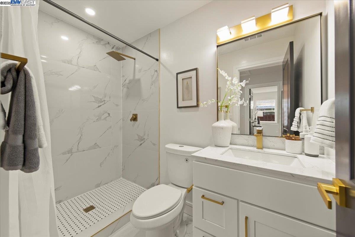 Detail Gallery Image 21 of 25 For 548 Capistrano Dr, Oakland,  CA 94603 - 3 Beds | 2 Baths