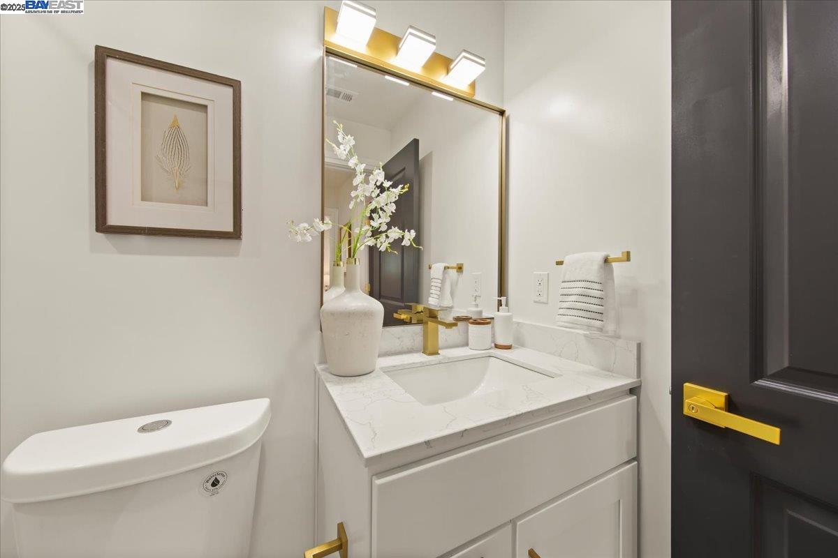 Detail Gallery Image 22 of 25 For 548 Capistrano Dr, Oakland,  CA 94603 - 3 Beds | 2 Baths