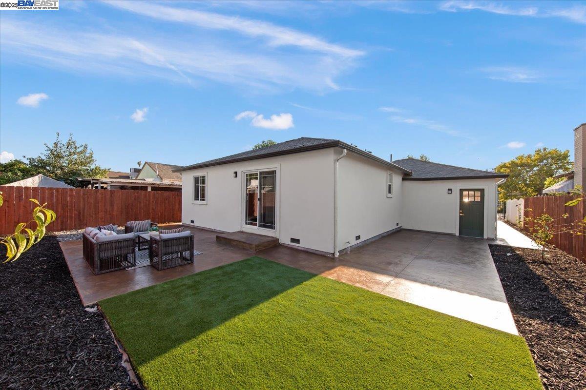 Detail Gallery Image 23 of 25 For 548 Capistrano Dr, Oakland,  CA 94603 - 3 Beds | 2 Baths