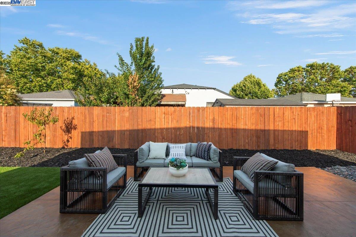 Detail Gallery Image 24 of 25 For 548 Capistrano Dr, Oakland,  CA 94603 - 3 Beds | 2 Baths