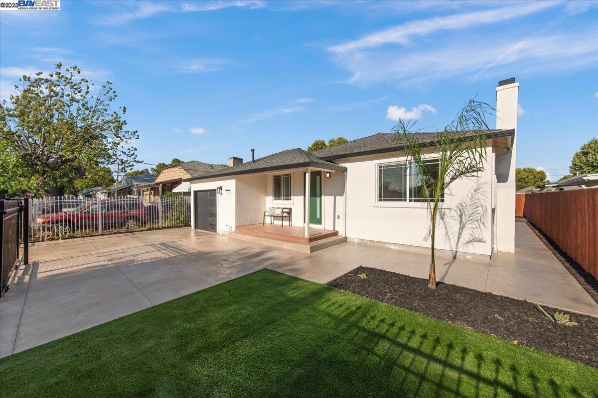 Detail Gallery Image 4 of 25 For 548 Capistrano Dr, Oakland,  CA 94603 - 3 Beds | 2 Baths