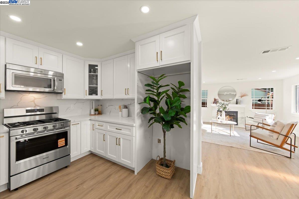 Detail Gallery Image 10 of 25 For 548 Capistrano Dr, Oakland,  CA 94603 - 3 Beds | 2 Baths