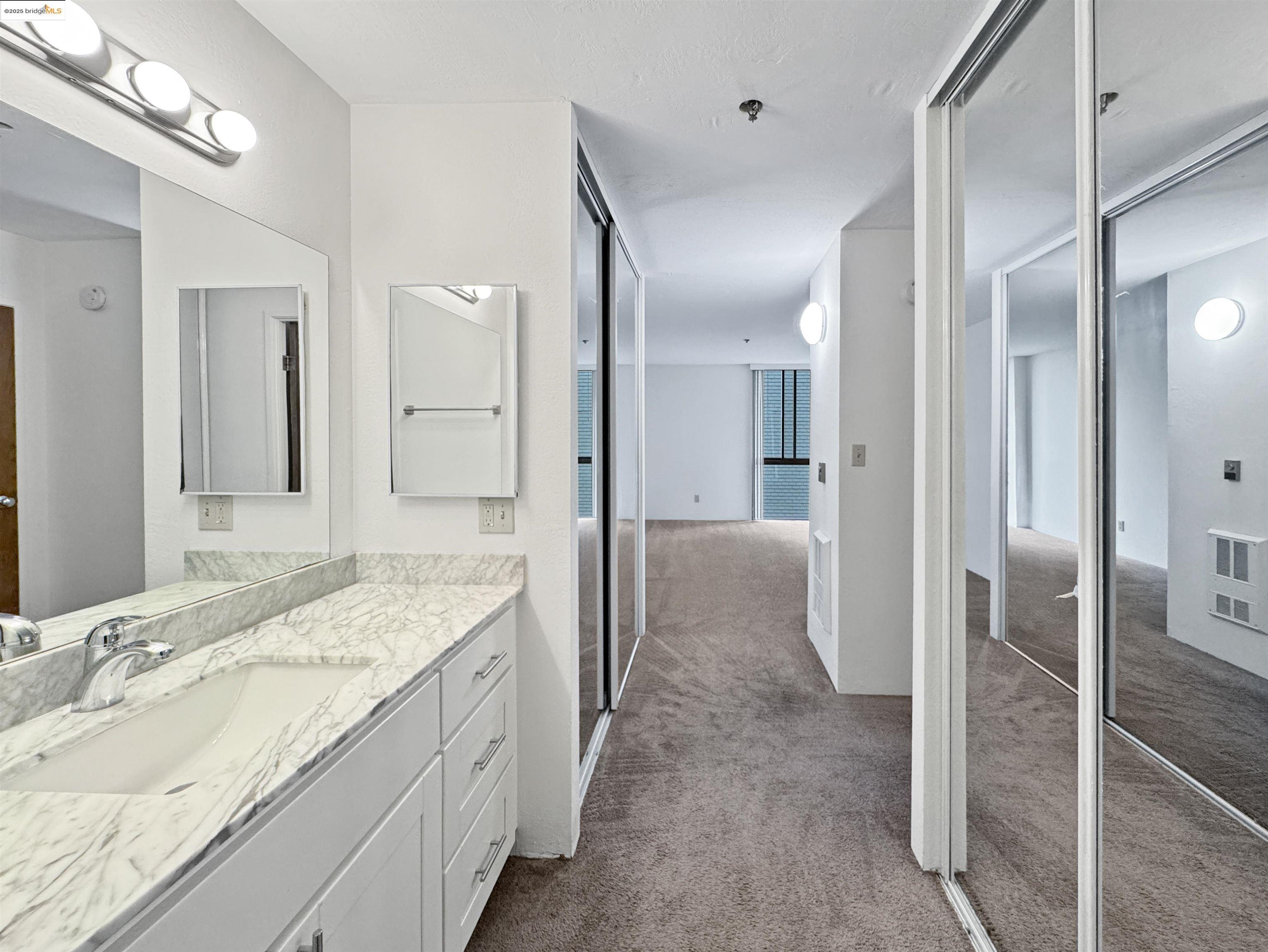 Detail Gallery Image 5 of 9 For 555 Pierce St #524,  Albany,  CA 94706 - 1 Beds | 1 Baths