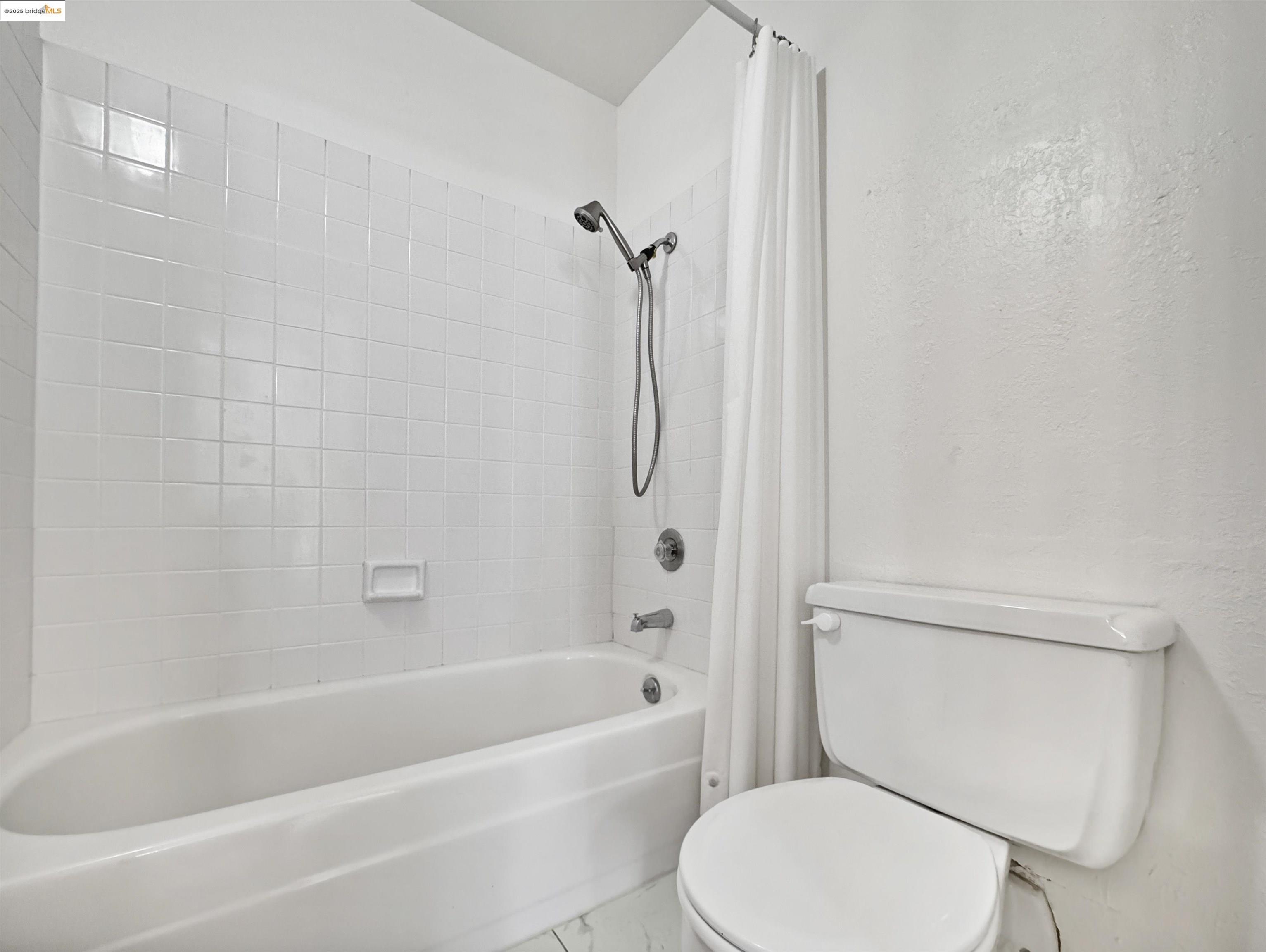 Detail Gallery Image 8 of 9 For 555 Pierce St #524,  Albany,  CA 94706 - 1 Beds | 1 Baths