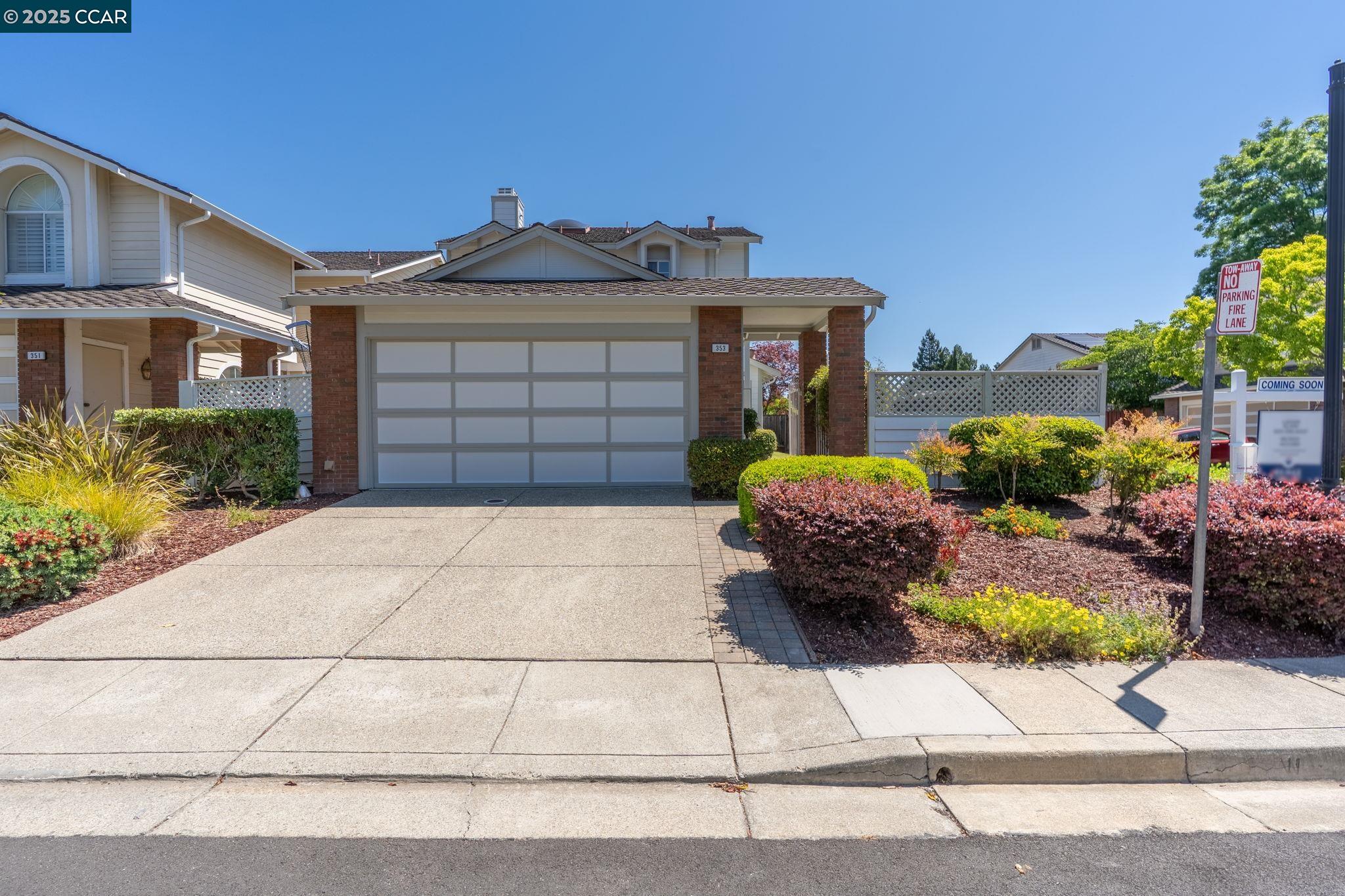 Detail Gallery Image 2 of 17 For 353 Winterwind Cir, San Ramon,  CA 94583 - 2 Beds | 2/1 Baths