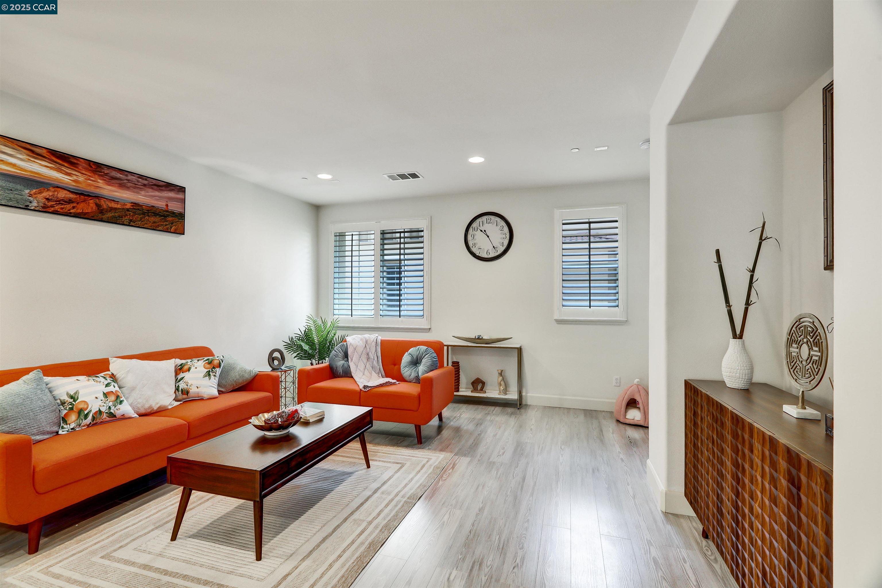 Detail Gallery Image 1 of 13 For 273 Sullivan Way, Hayward,  CA 94541 - 3 Beds | 2/1 Baths