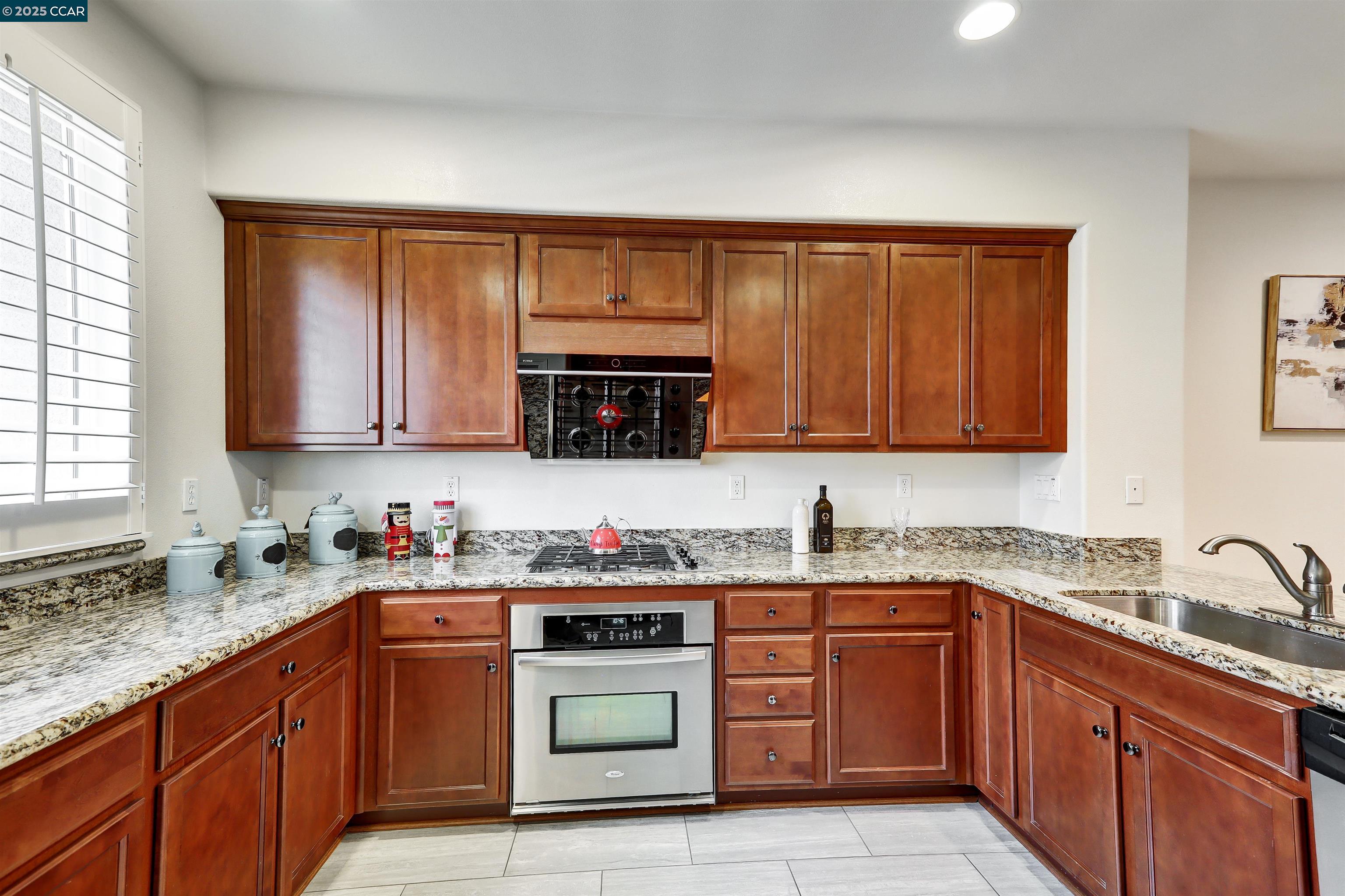 Detail Gallery Image 11 of 13 For 273 Sullivan Way, Hayward,  CA 94541 - 3 Beds | 2/1 Baths