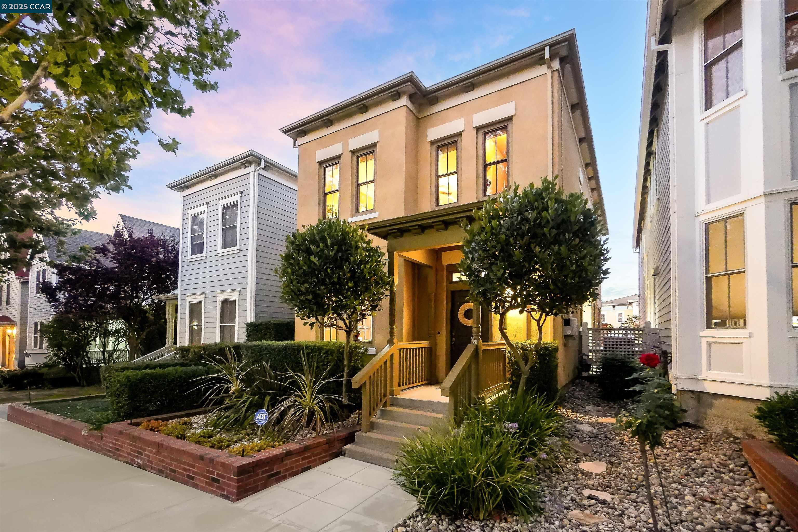 Detail Gallery Image 2 of 60 For 2165 Railroad Ave, Hercules,  CA 94547 - 4 Beds | 2/1 Baths