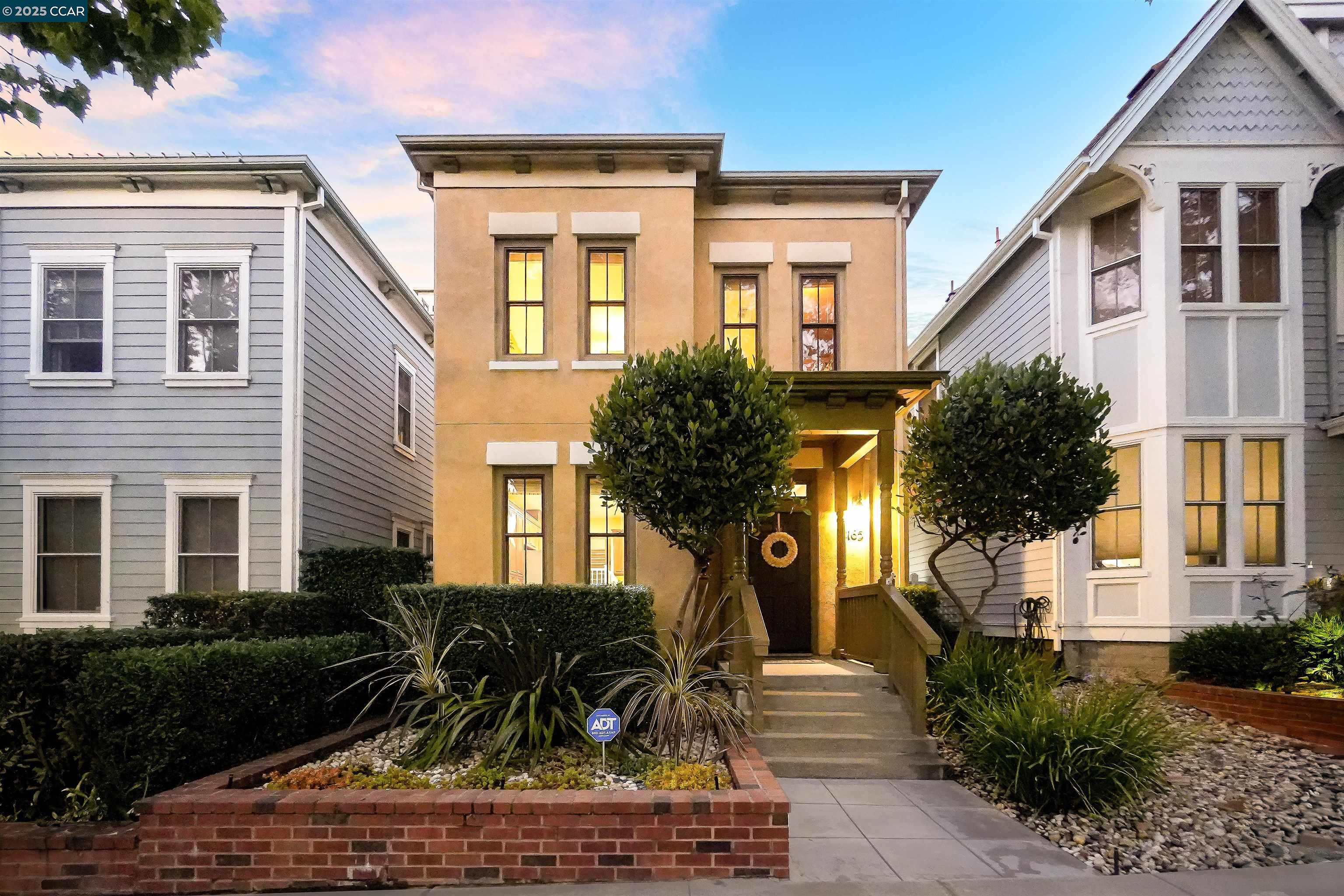 Detail Gallery Image 2 of 60 For 2165 Railroad Ave, Hercules,  CA 94547 - 4 Beds | 2/1 Baths