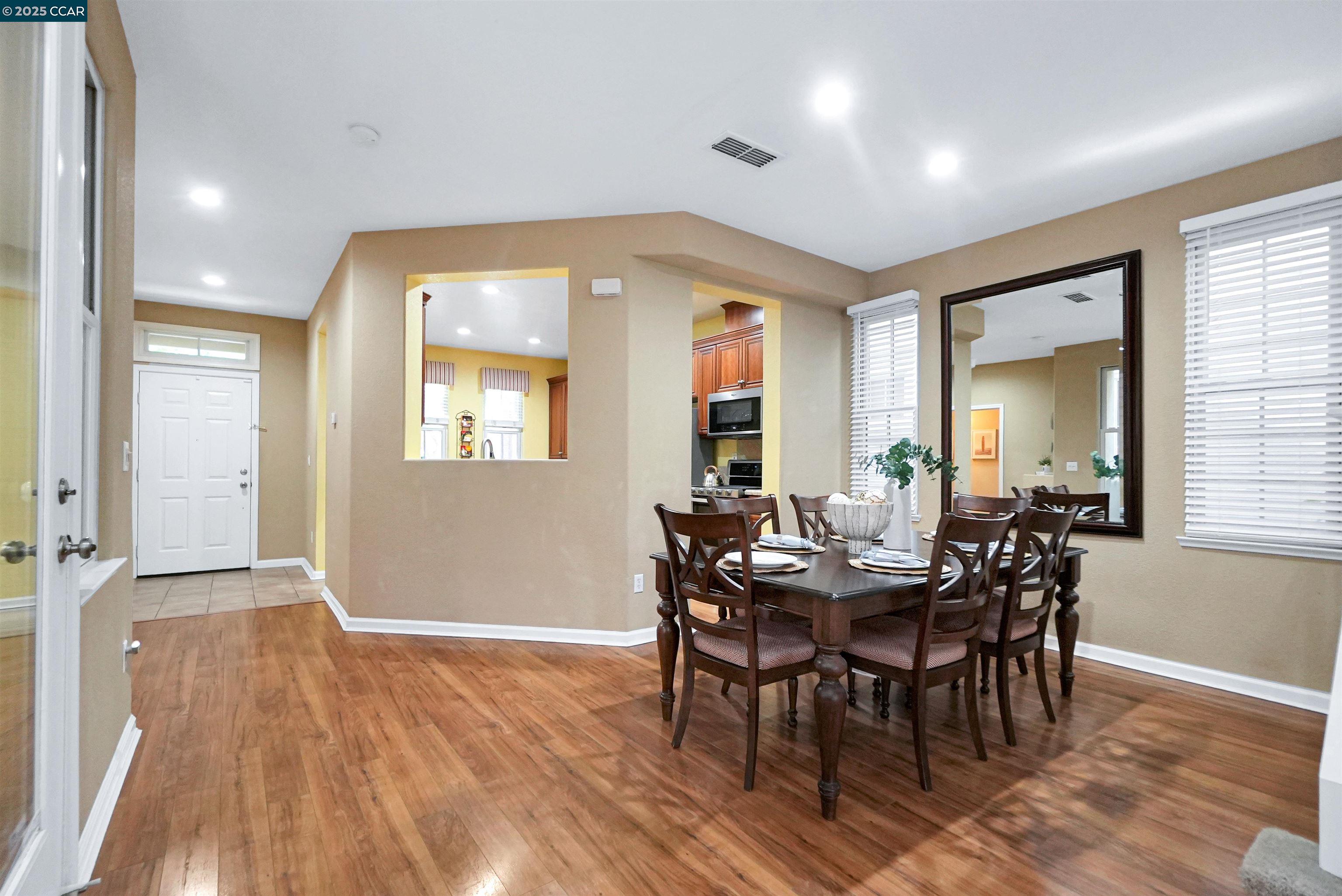 Detail Gallery Image 12 of 60 For 2165 Railroad Ave, Hercules,  CA 94547 - 4 Beds | 2/1 Baths