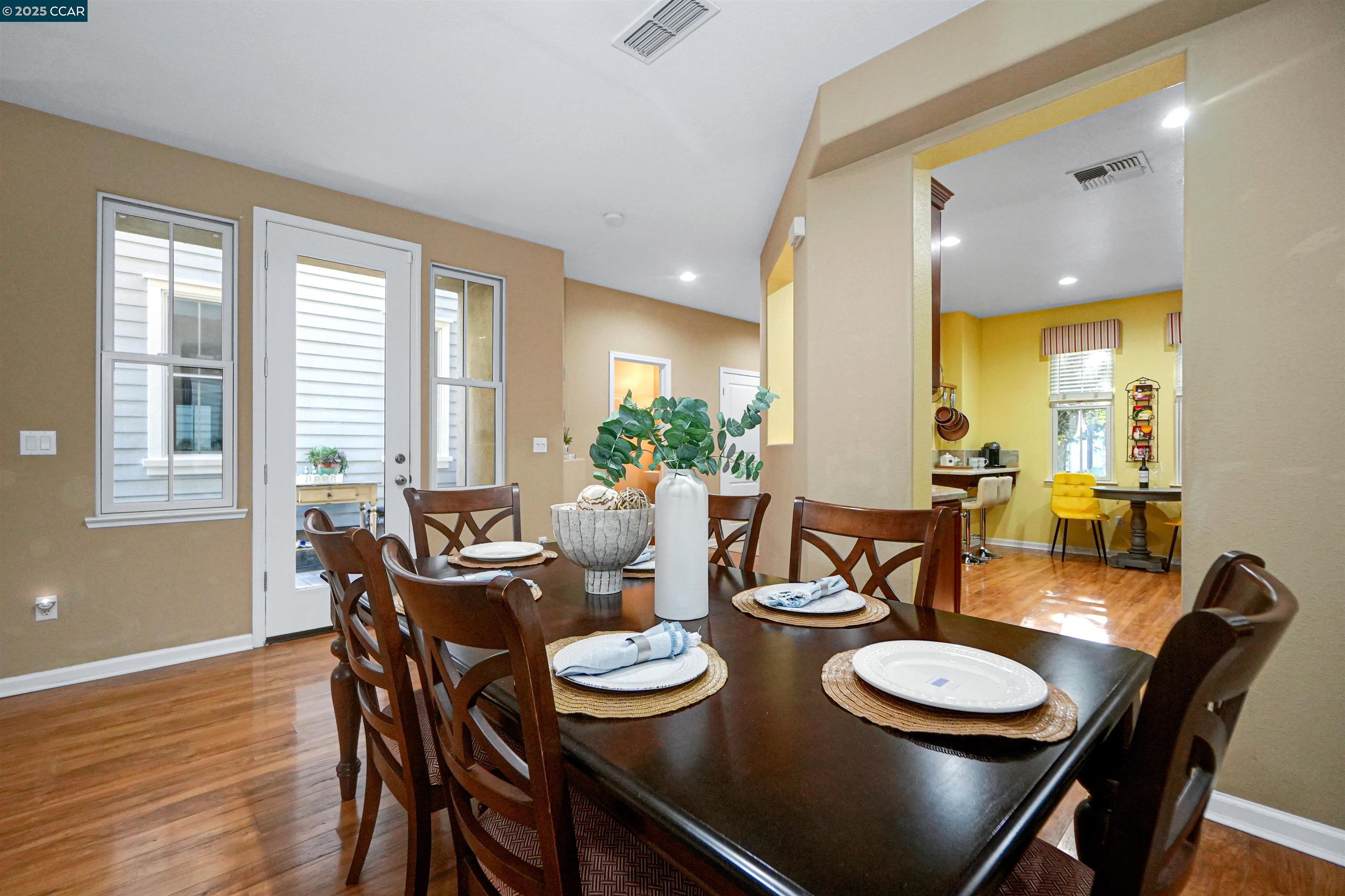 Detail Gallery Image 14 of 60 For 2165 Railroad Ave, Hercules,  CA 94547 - 4 Beds | 2/1 Baths