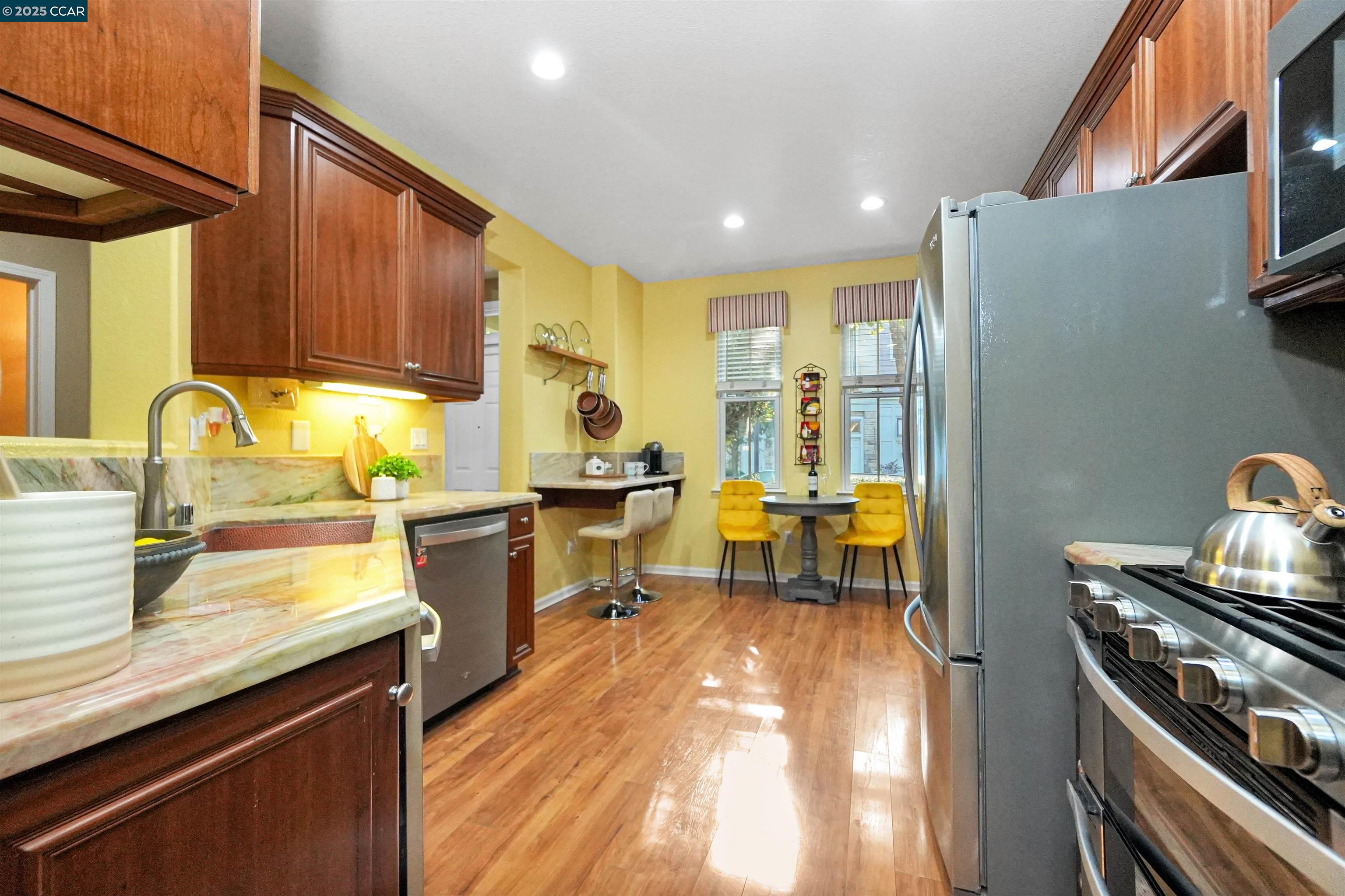 Detail Gallery Image 16 of 60 For 2165 Railroad Ave, Hercules,  CA 94547 - 4 Beds | 2/1 Baths