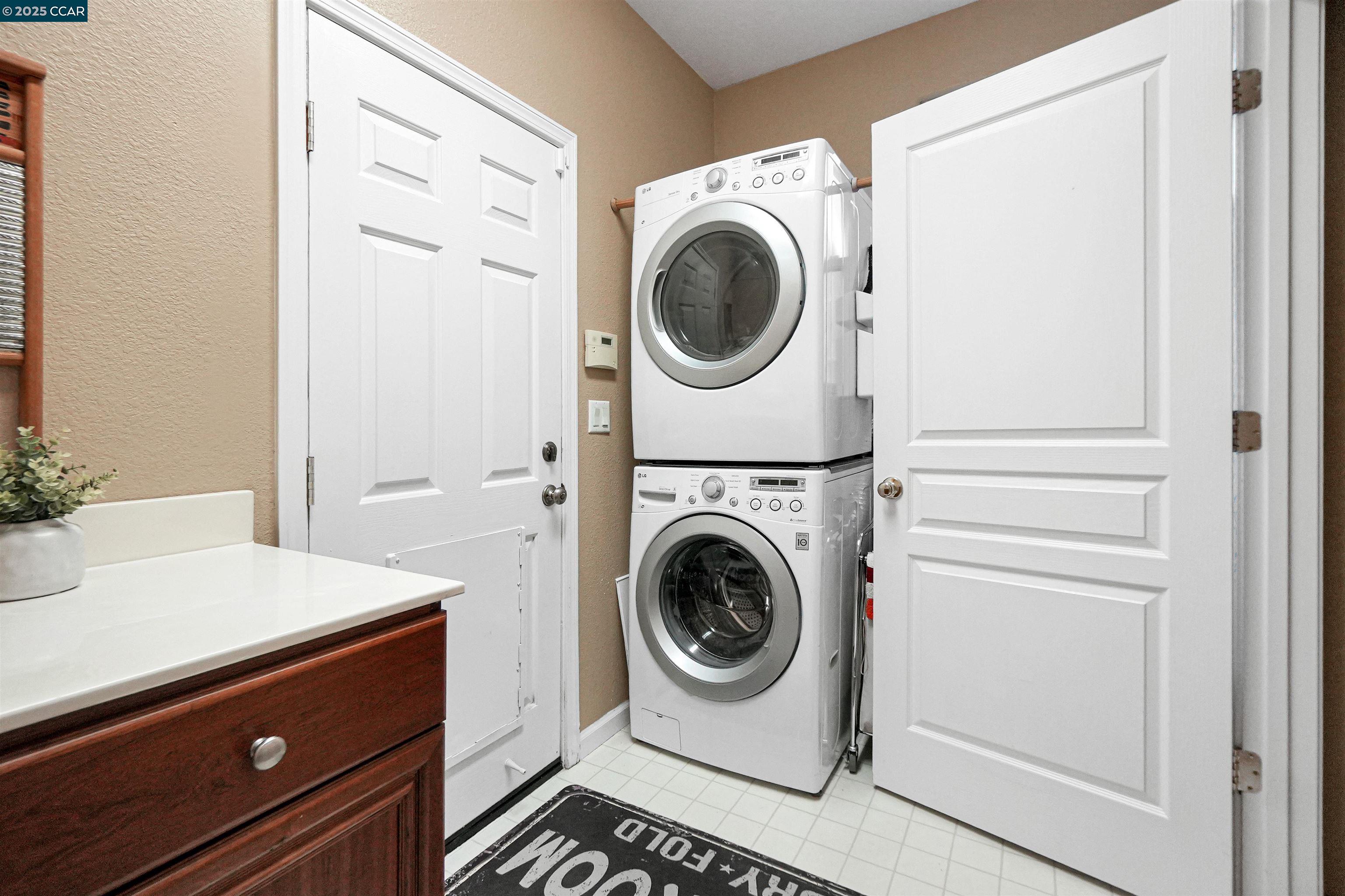 Detail Gallery Image 26 of 60 For 2165 Railroad Ave, Hercules,  CA 94547 - 4 Beds | 2/1 Baths