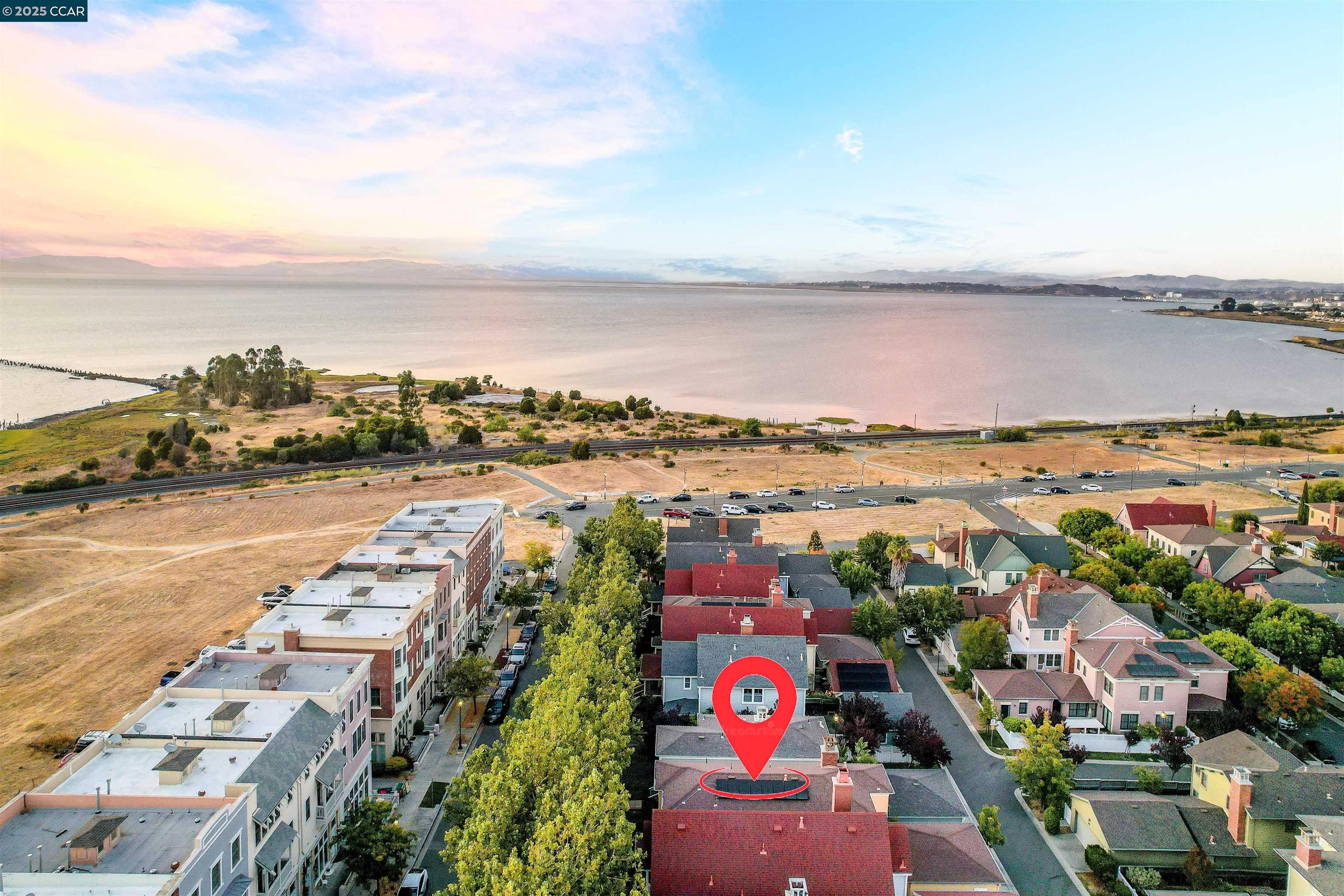 Detail Gallery Image 4 of 60 For 2165 Railroad Ave, Hercules,  CA 94547 - 4 Beds | 2/1 Baths
