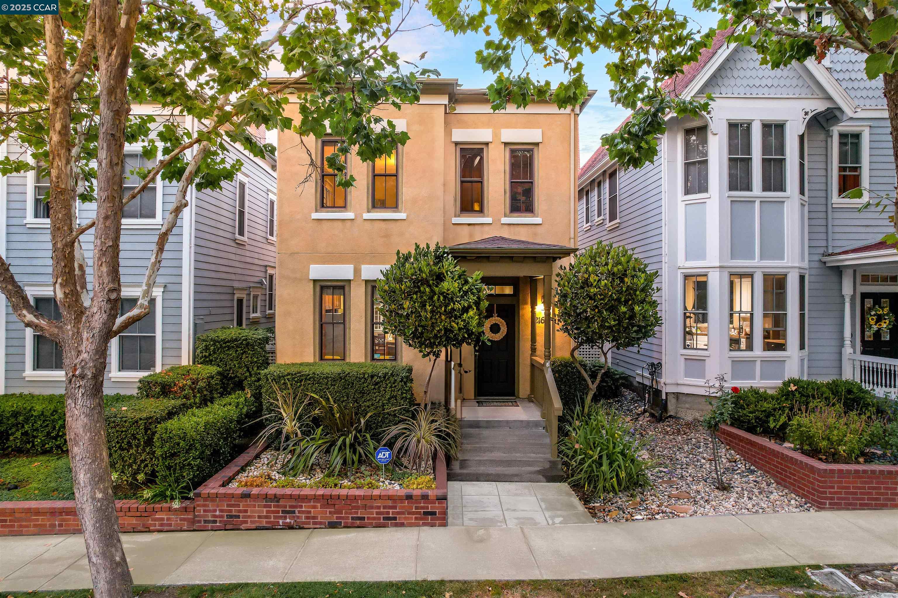 Detail Gallery Image 5 of 60 For 2165 Railroad Ave, Hercules,  CA 94547 - 4 Beds | 2/1 Baths